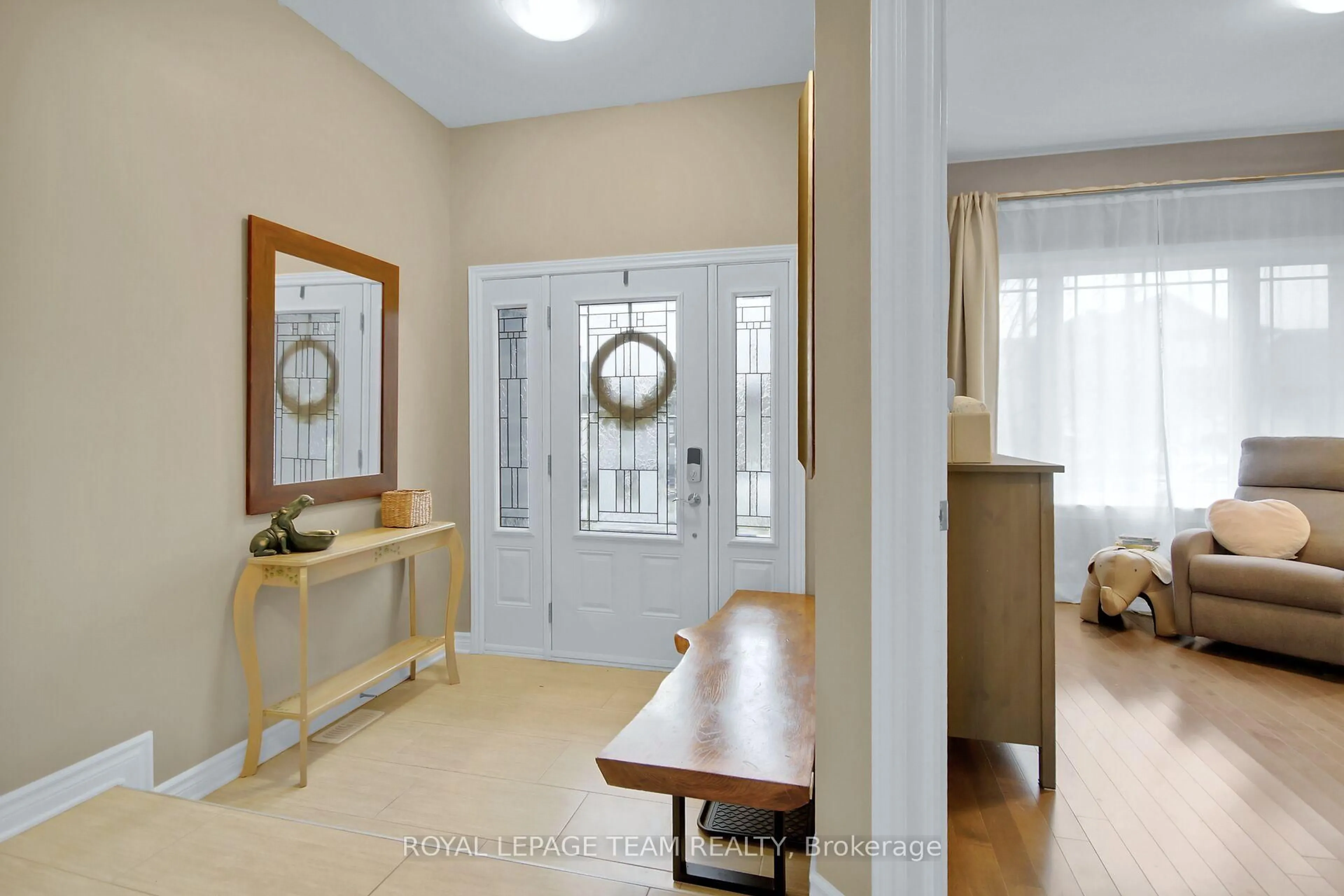 Indoor entryway for 313 Colmar St, Russell Ontario K0A 1W0
