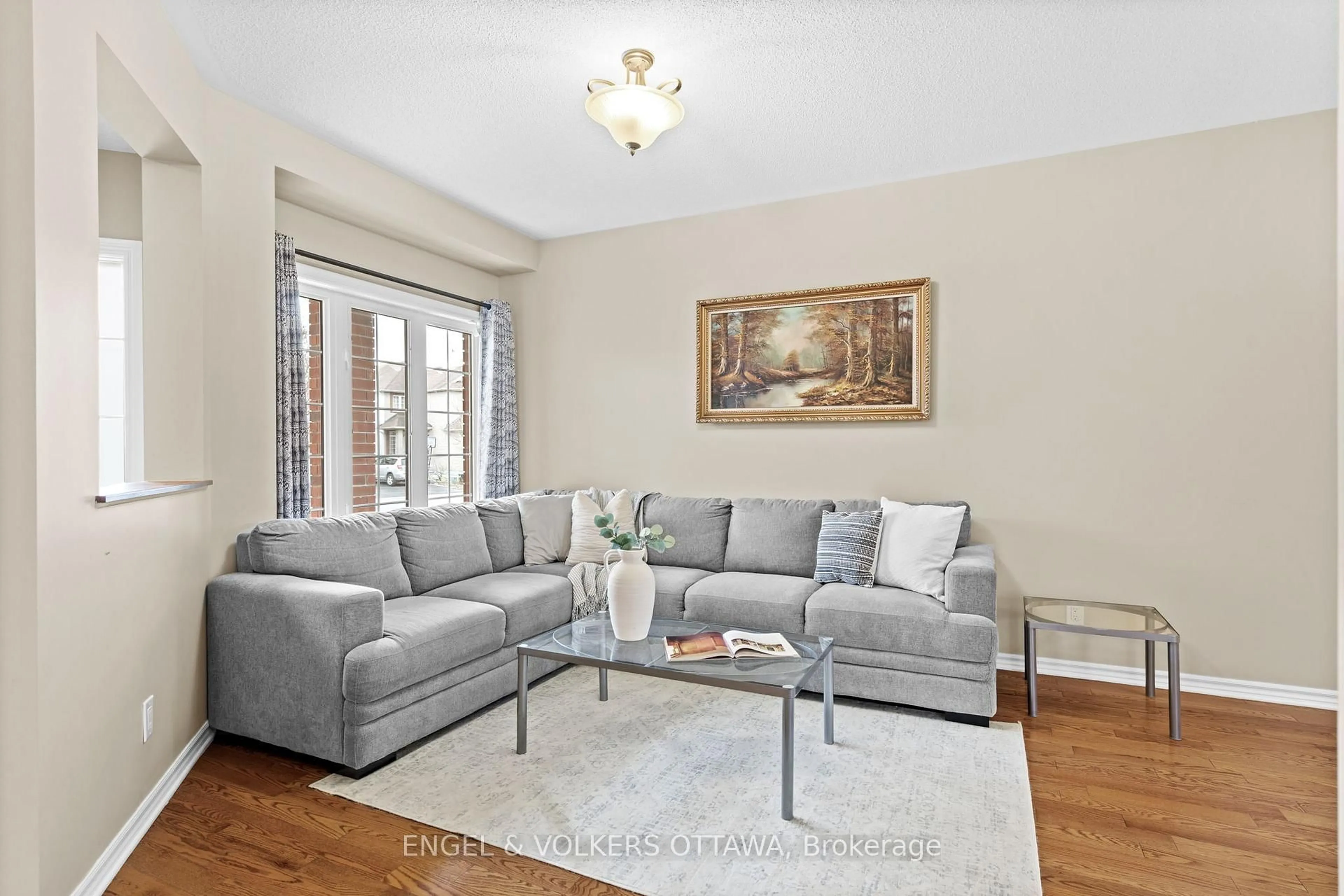 Living room with furniture, unknown for 154 Macara Cres, Ottawa Ontario K2K 0E1
