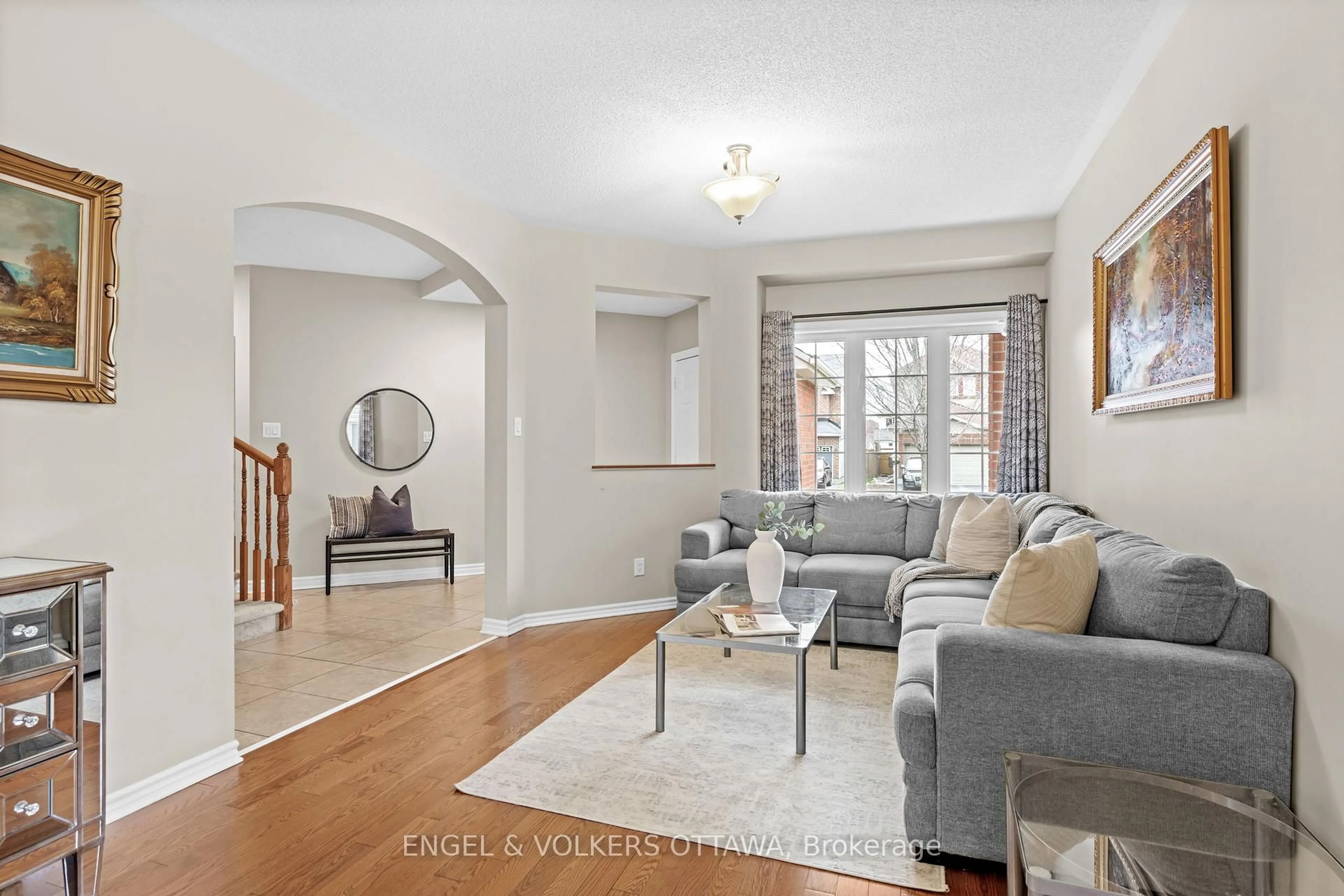 Living room with furniture, unknown for 154 Macara Cres, Ottawa Ontario K2K 0E1