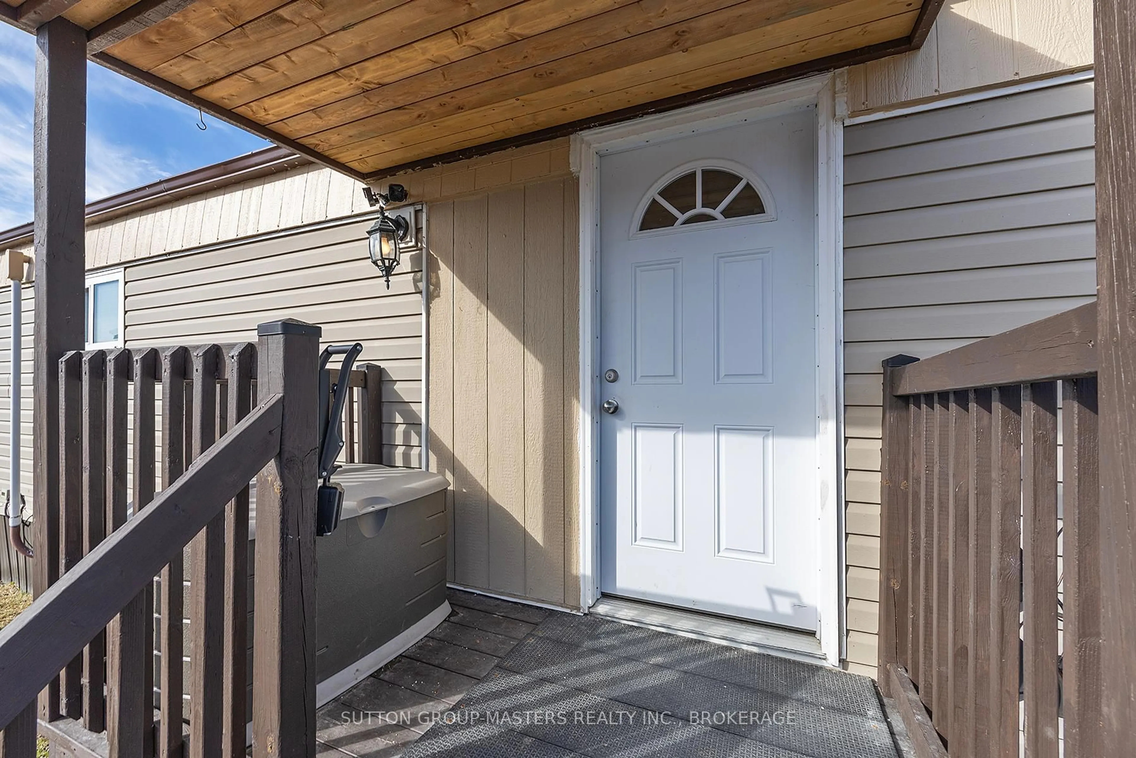 Indoor entryway for 38 Kapyong Cres, Kingston Ontario K7K 5T5