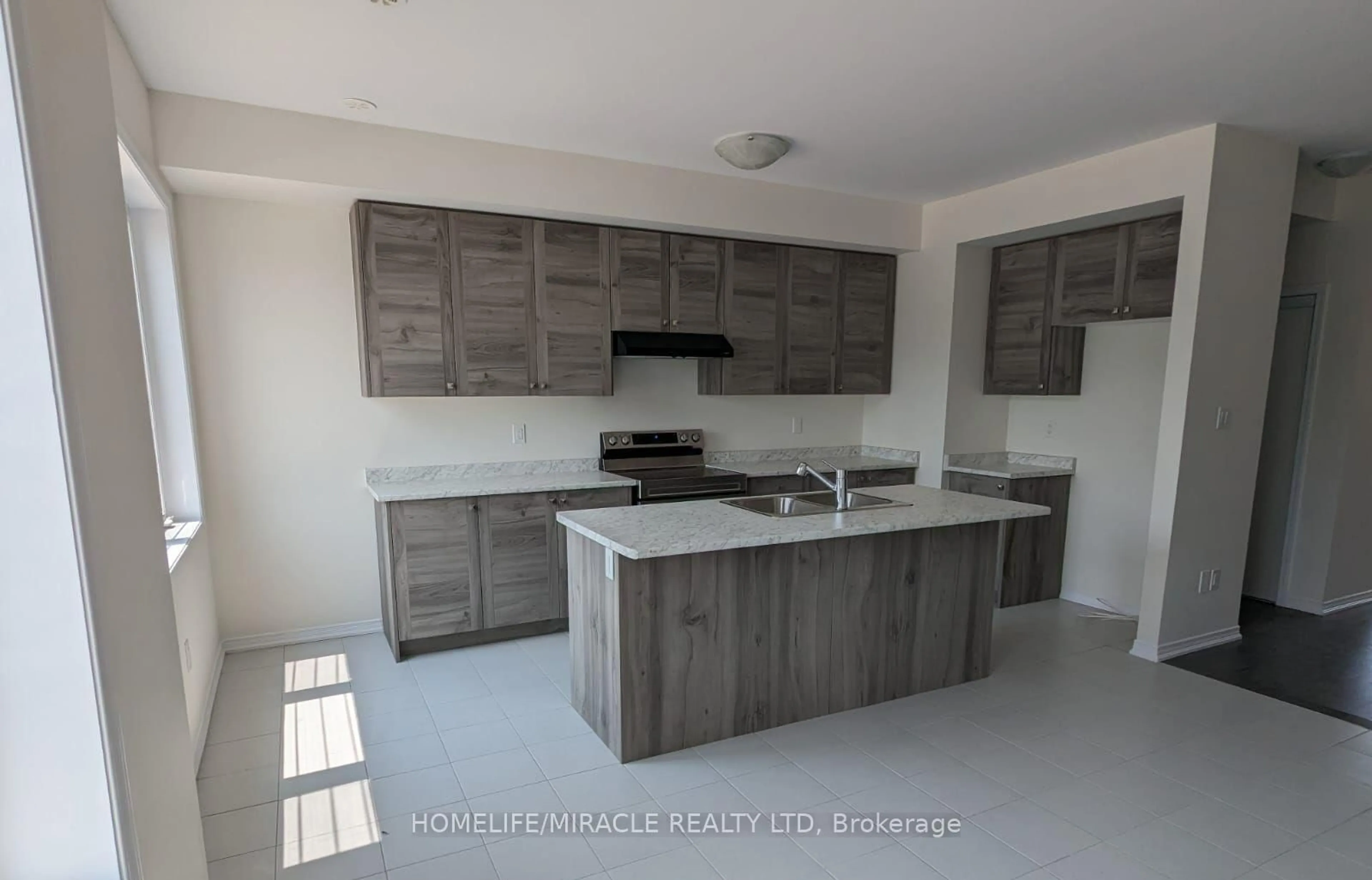 Open concept kitchen, unknown for 215 Gillespie Dr, Brantford Ontario N3T 0W2
