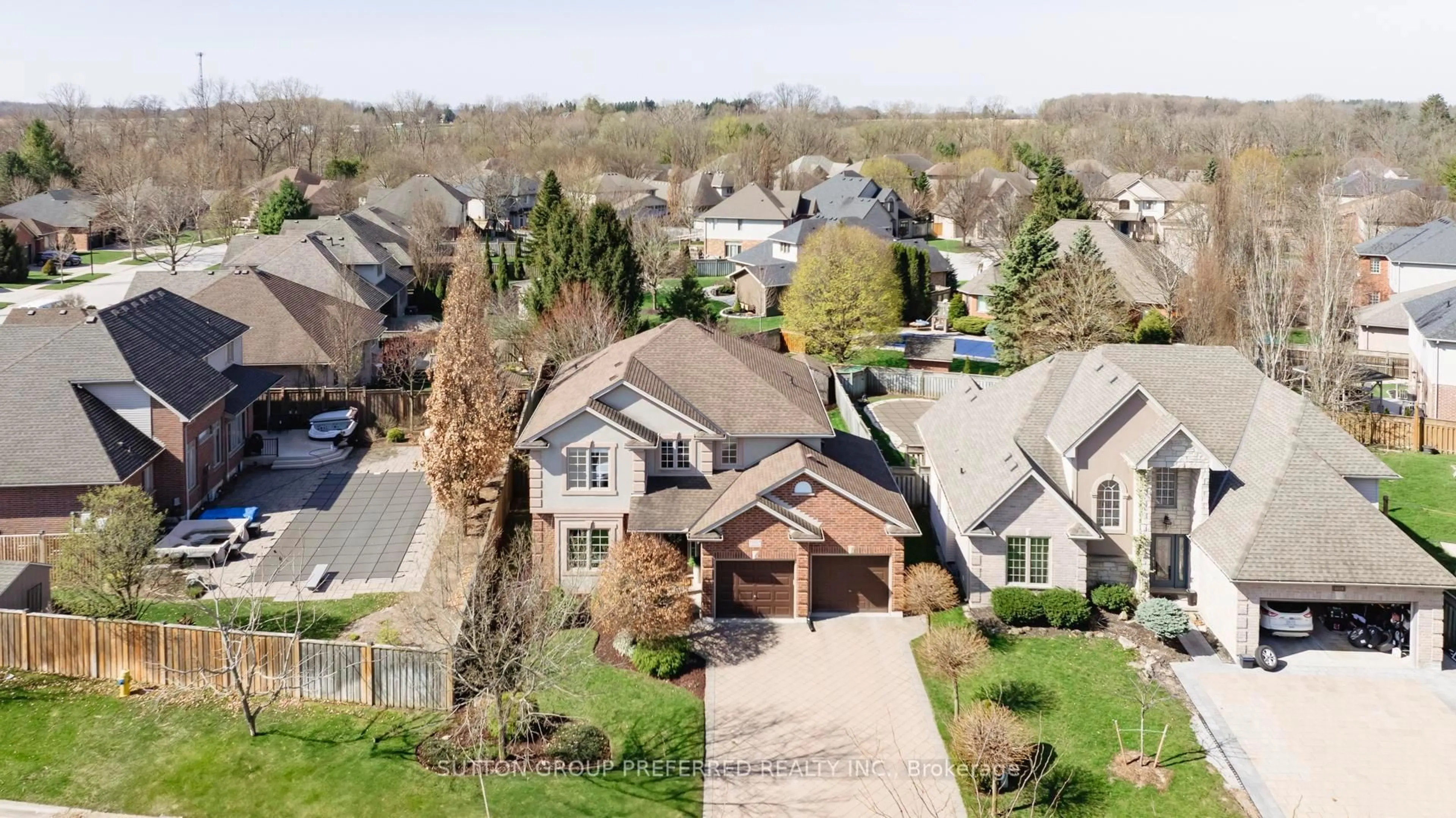 A pic from outside/outdoor area/front of a property/back of a property/a pic from drone, street for 4125 Masterson Circ, London South Ontario N6P 1T3