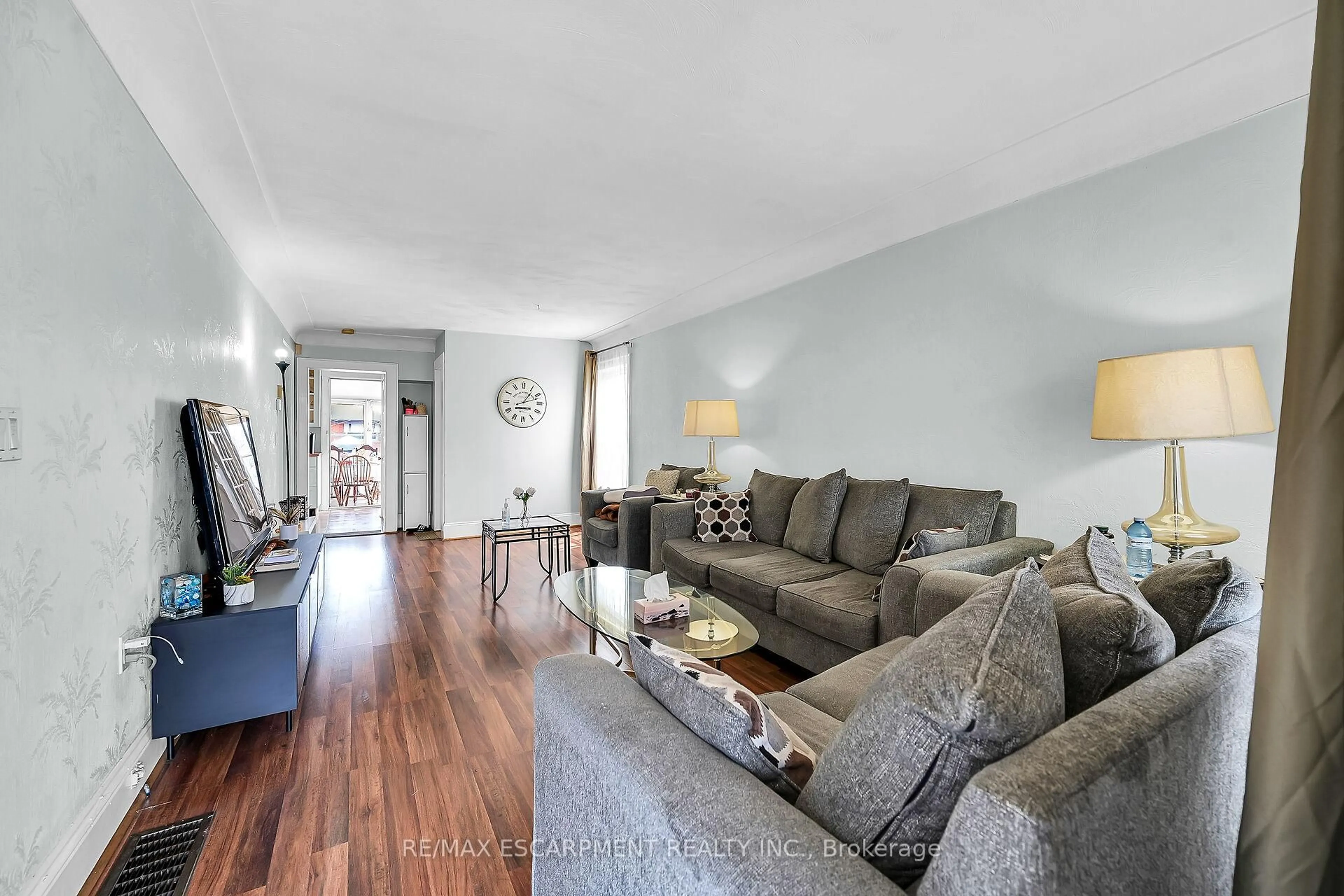 Living room with furniture, unknown for 374 Brunswick St, Hamilton Ontario L8H 6S2