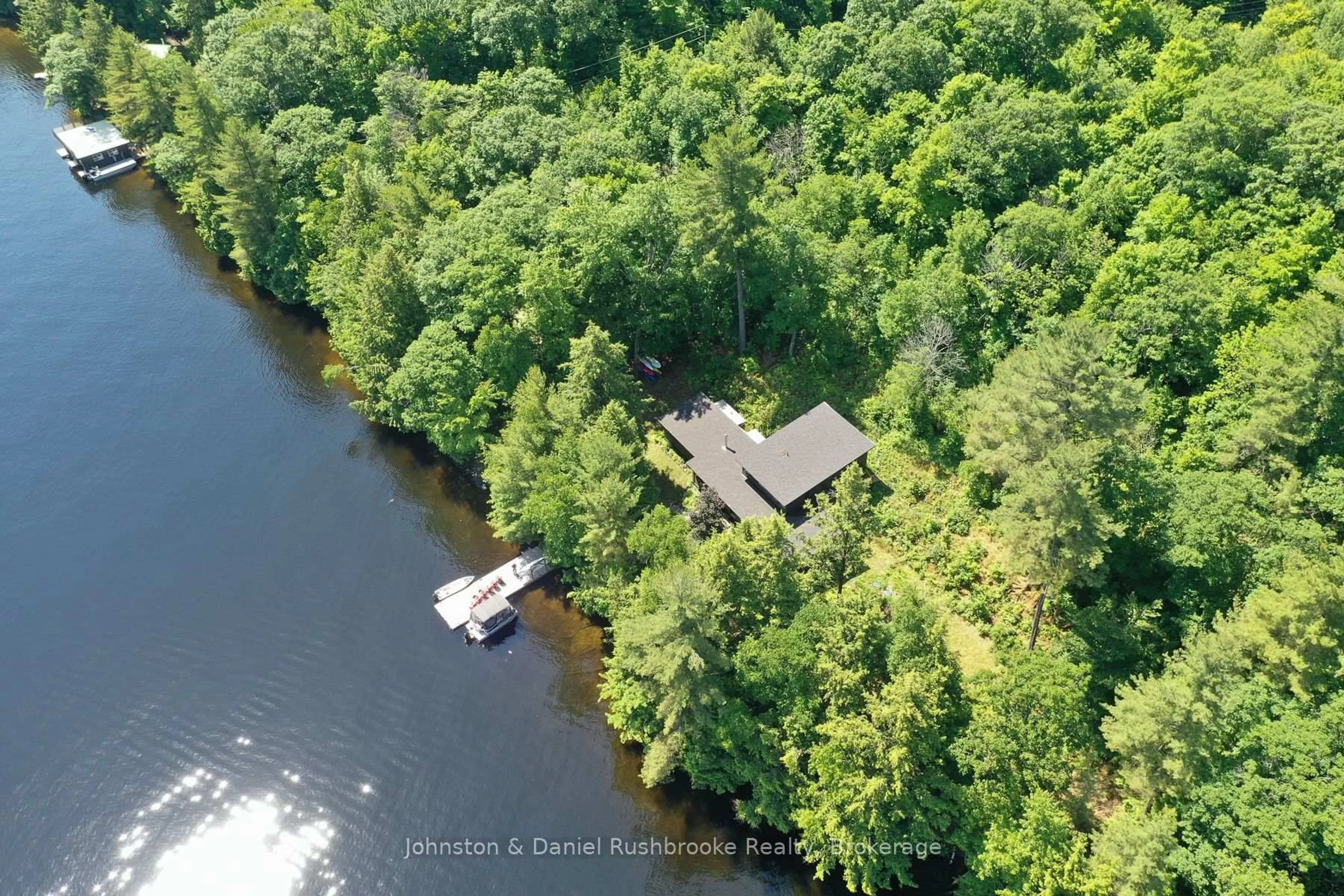 A pic from outside/outdoor area/front of a property/back of a property/a pic from drone, water/lake/river/ocean view for 10 Bala Park Island N/A, Muskoka Lakes Ontario P0C 1M0