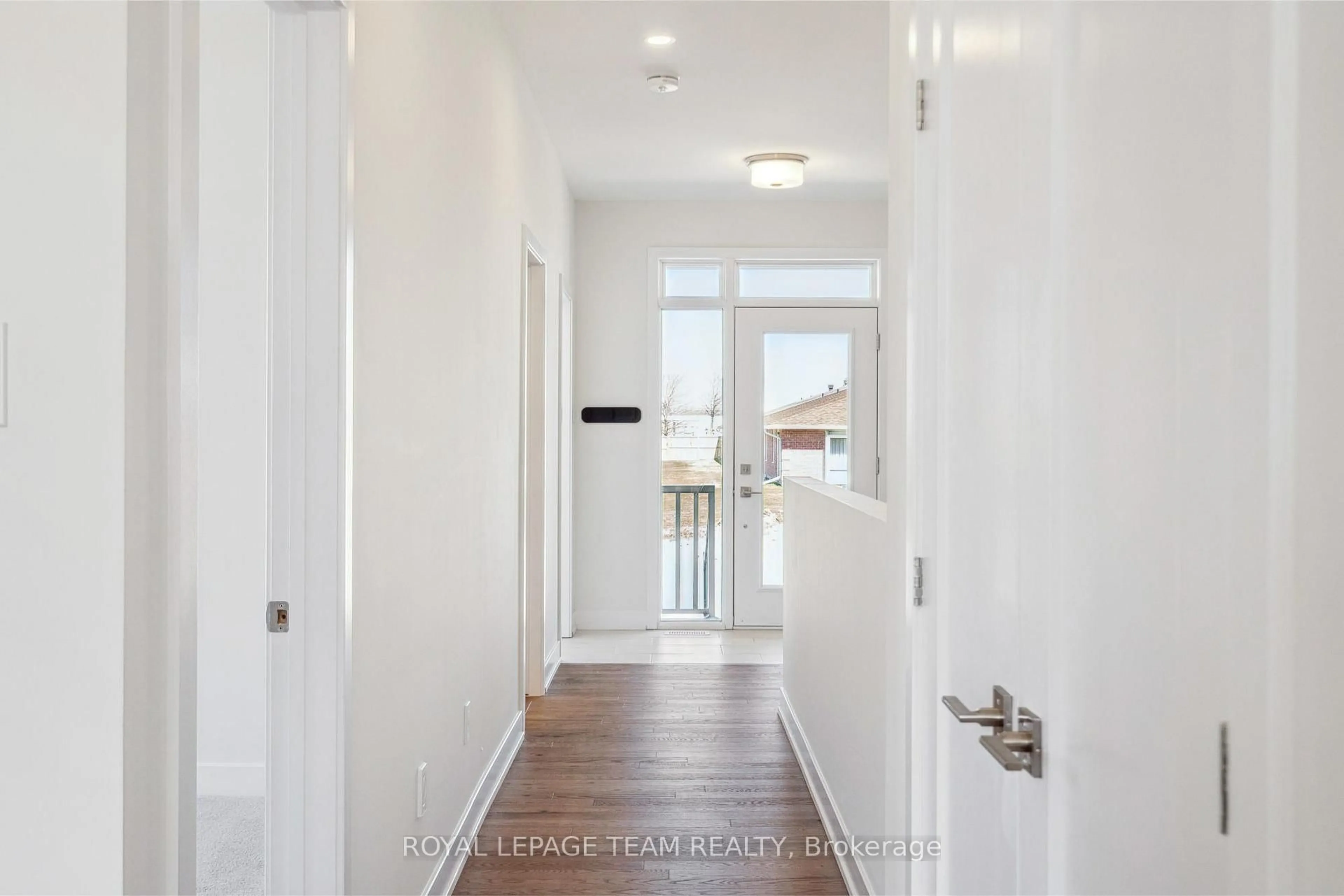 Indoor entryway for 1261 POTTER Dr, Brockville Ontario K6V 0G8