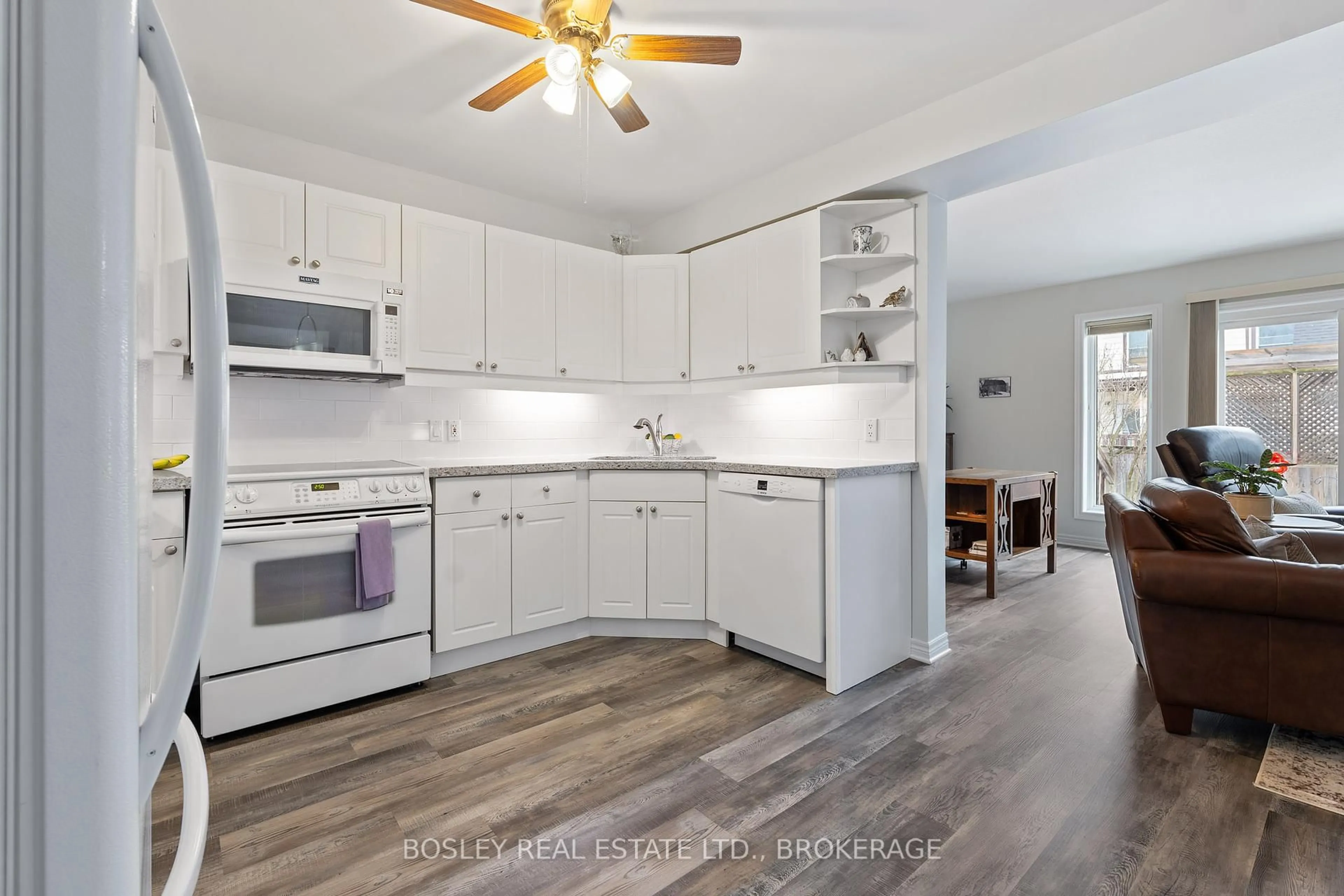 Open concept kitchen, unknown for 12 Flynn Crt, St. Catharines Ontario L2S 4E1
