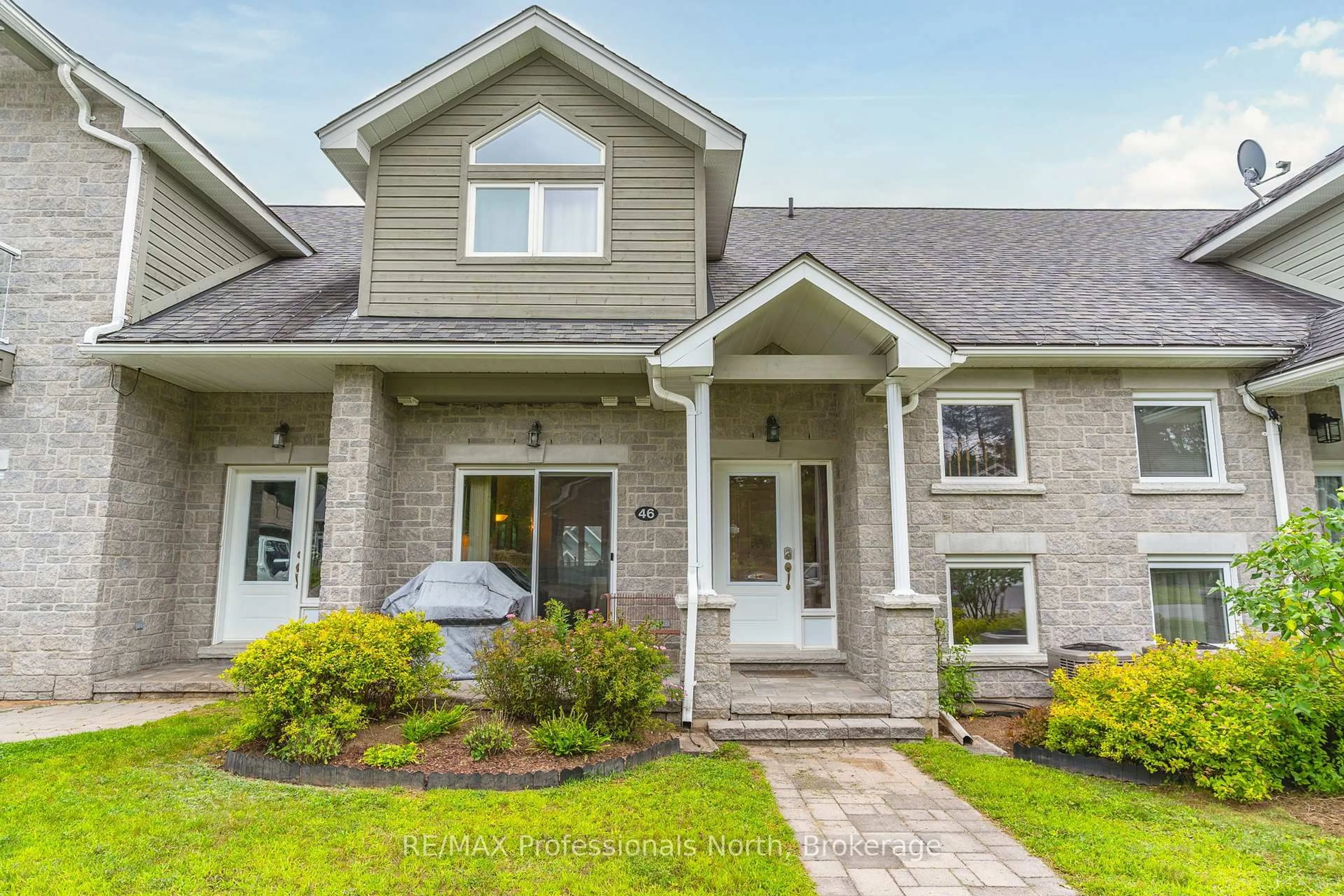 Home with brick exterior material, street for 46 Webb Circ, Dysart et al Ontario K0M 1S0