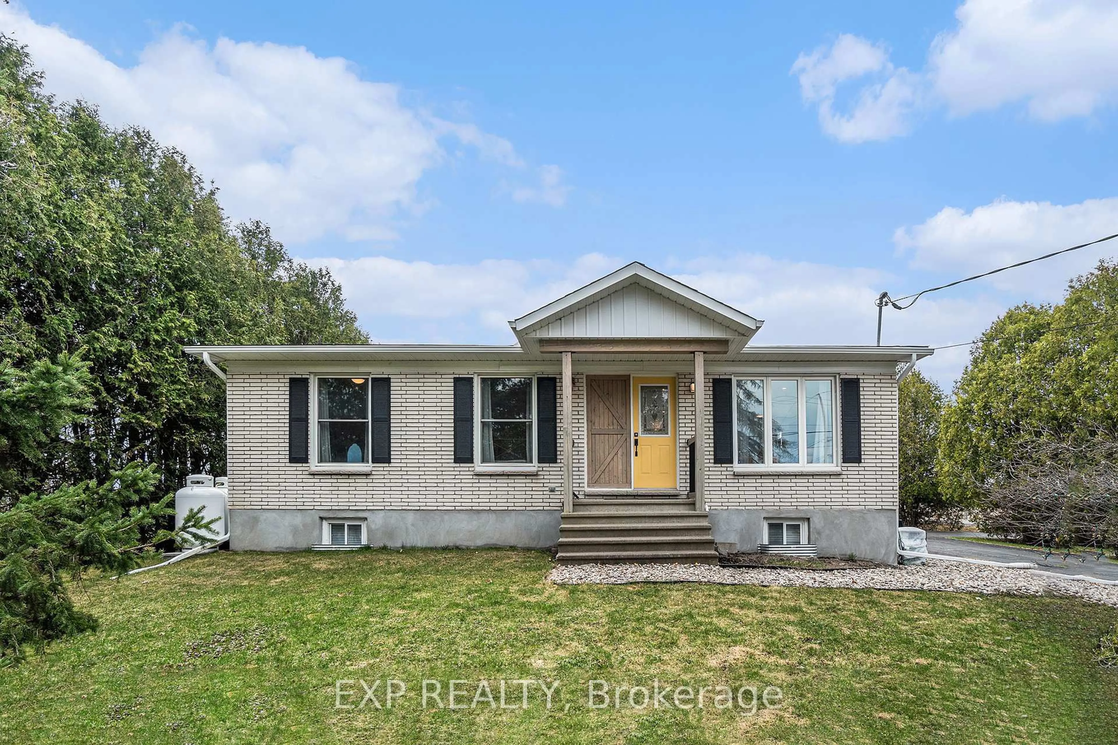 Home with vinyl exterior material, street for 2462 Dunning Rd, Sarsfield Ontario K0A 3E0