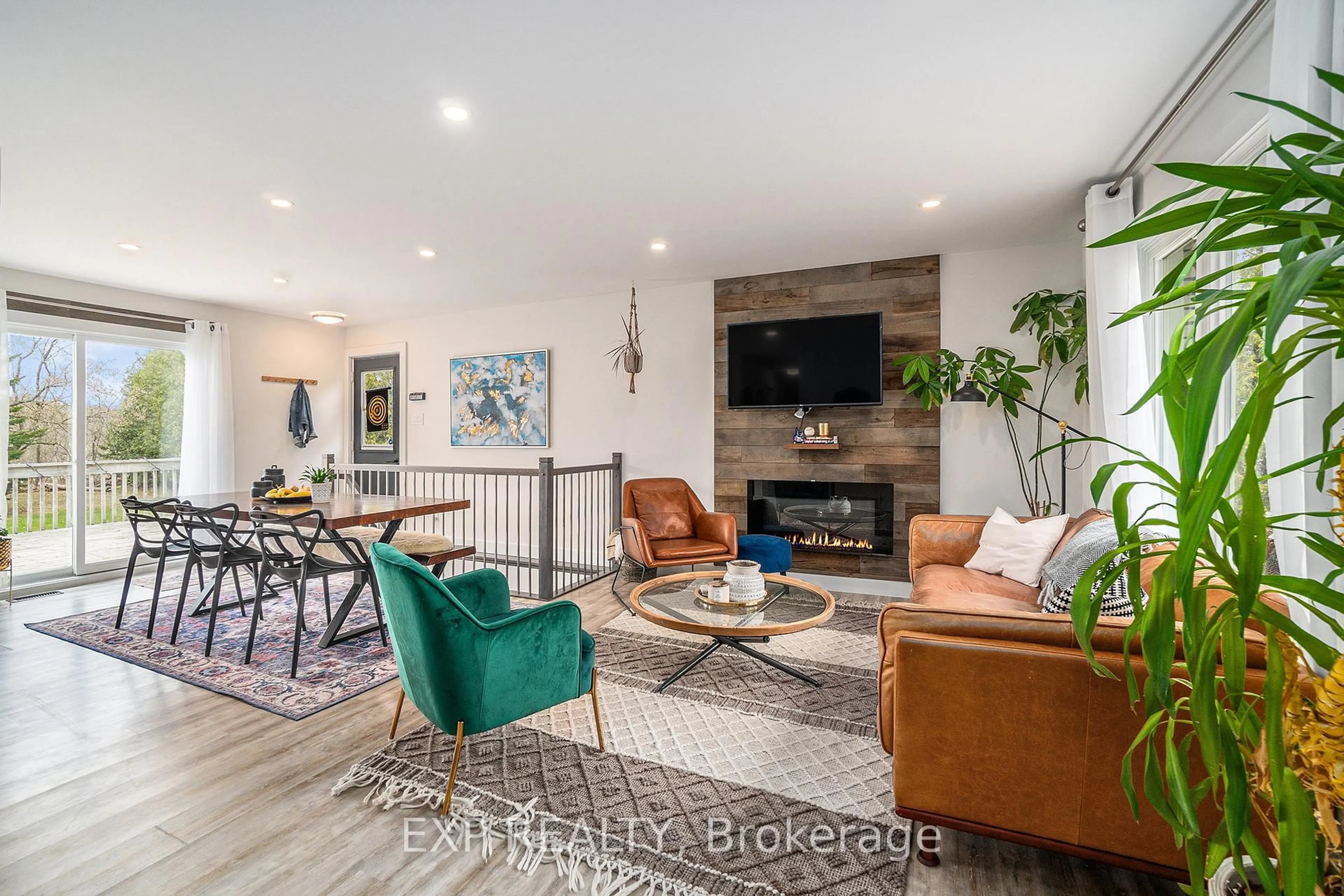 Living room with furniture, unknown for 2462 Dunning Rd, Sarsfield Ontario K0A 3E0