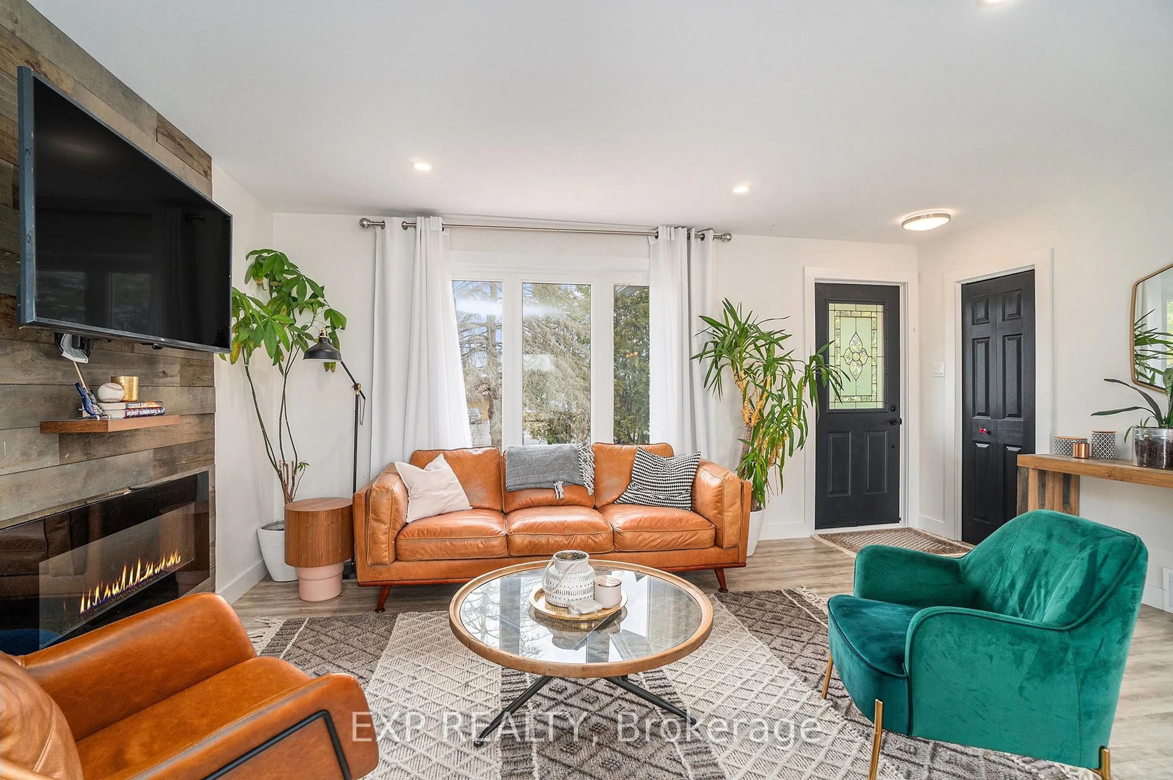 Living room with furniture, unknown for 2462 Dunning Rd, Sarsfield Ontario K0A 3E0