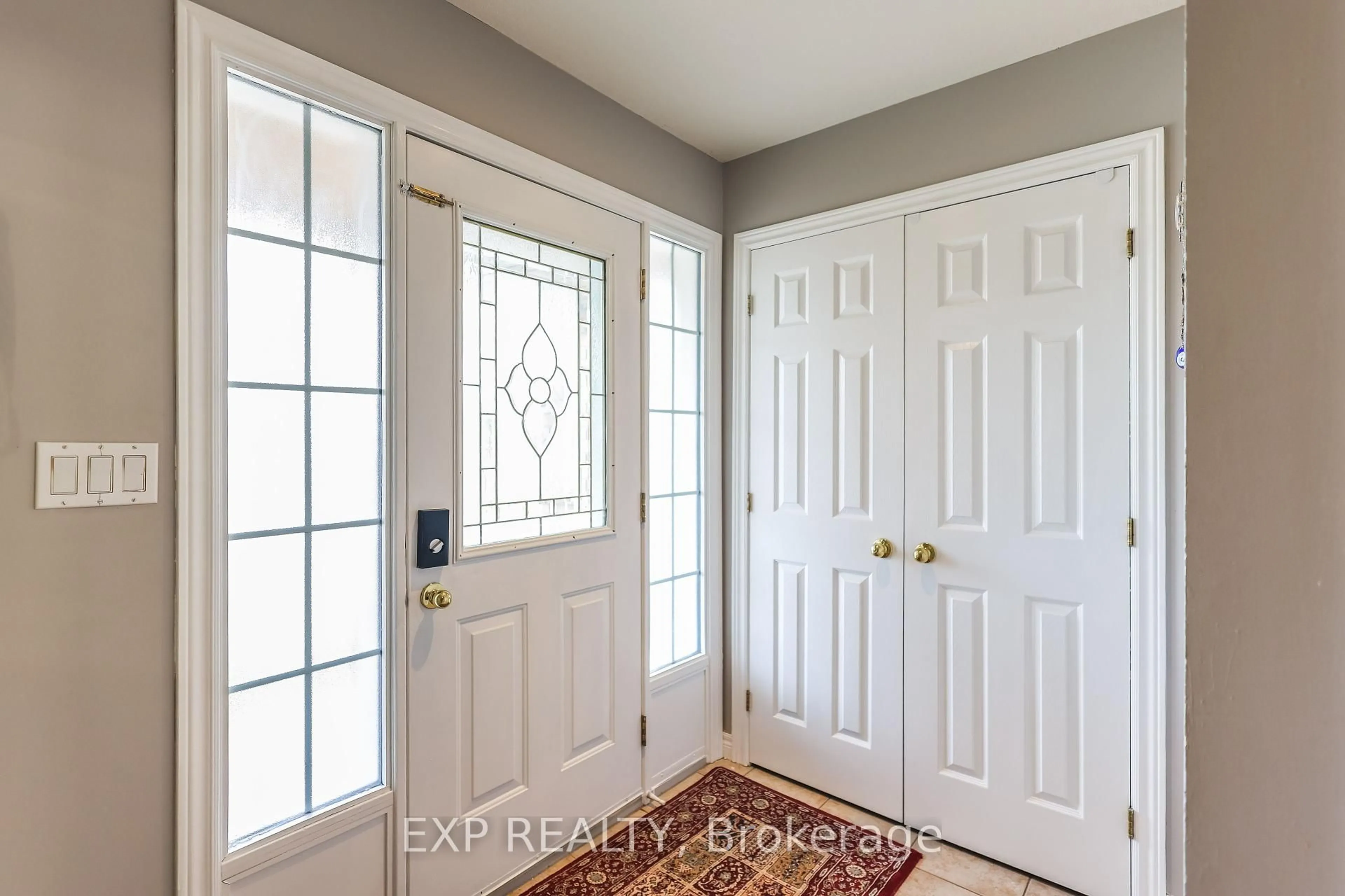 Indoor entryway for 70 Massena Dr, Hamilton Ontario L9B 2J3