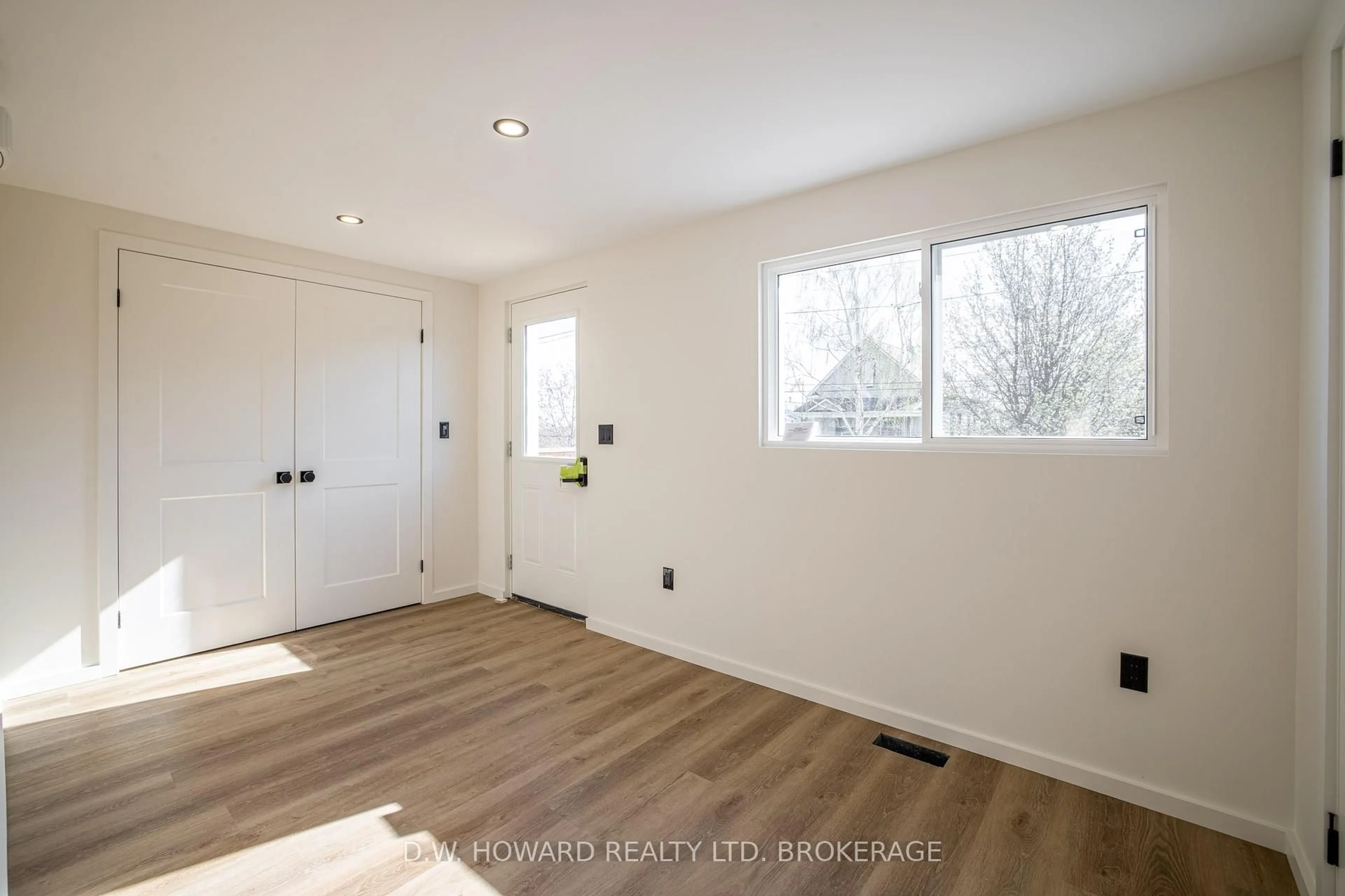 A pic of a room for 25 Jennet St, Fort Erie Ontario L2A 4B8