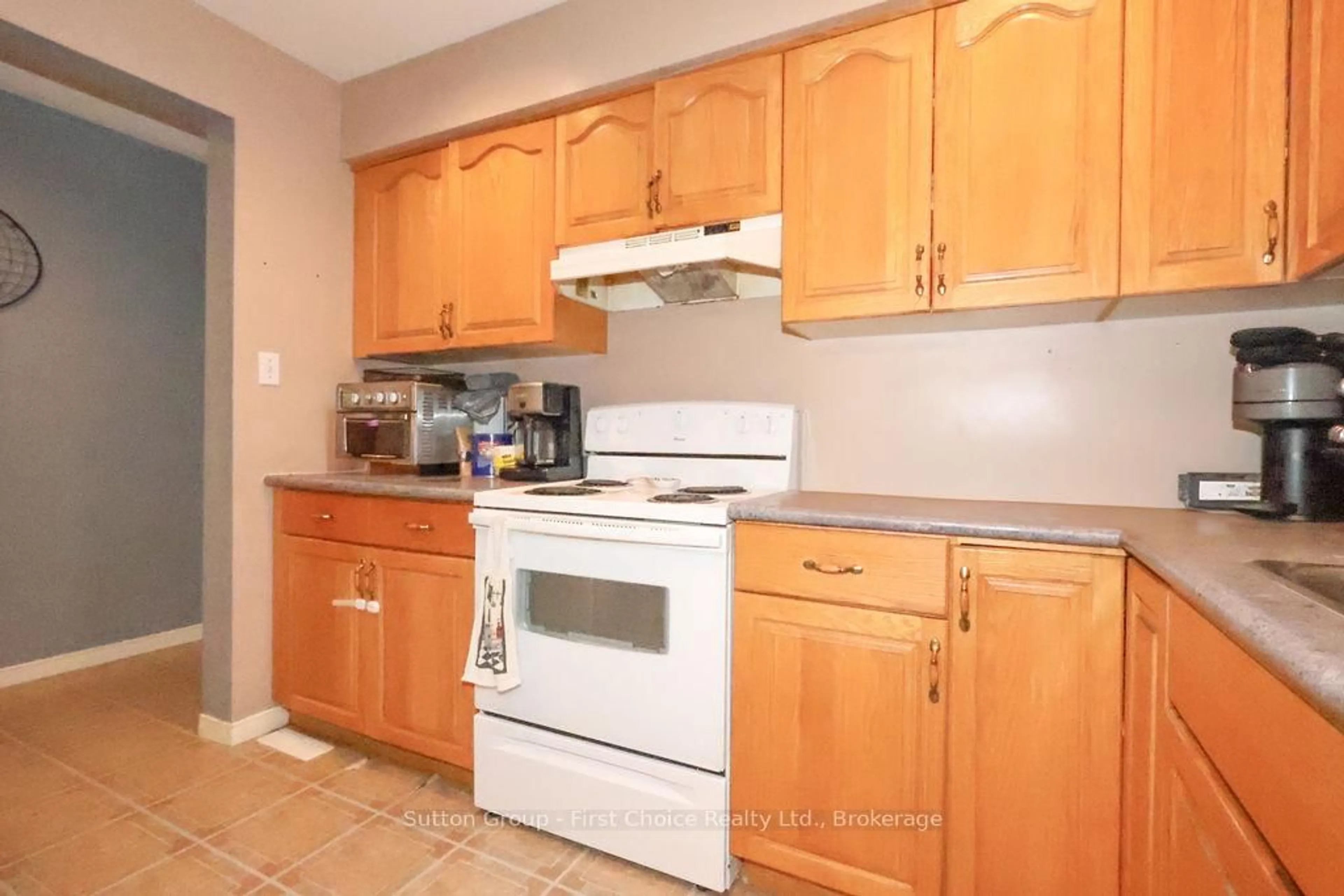 Standard kitchen, unknown for 429 Greenwood Dr, Stratford Ontario N5A 7S7