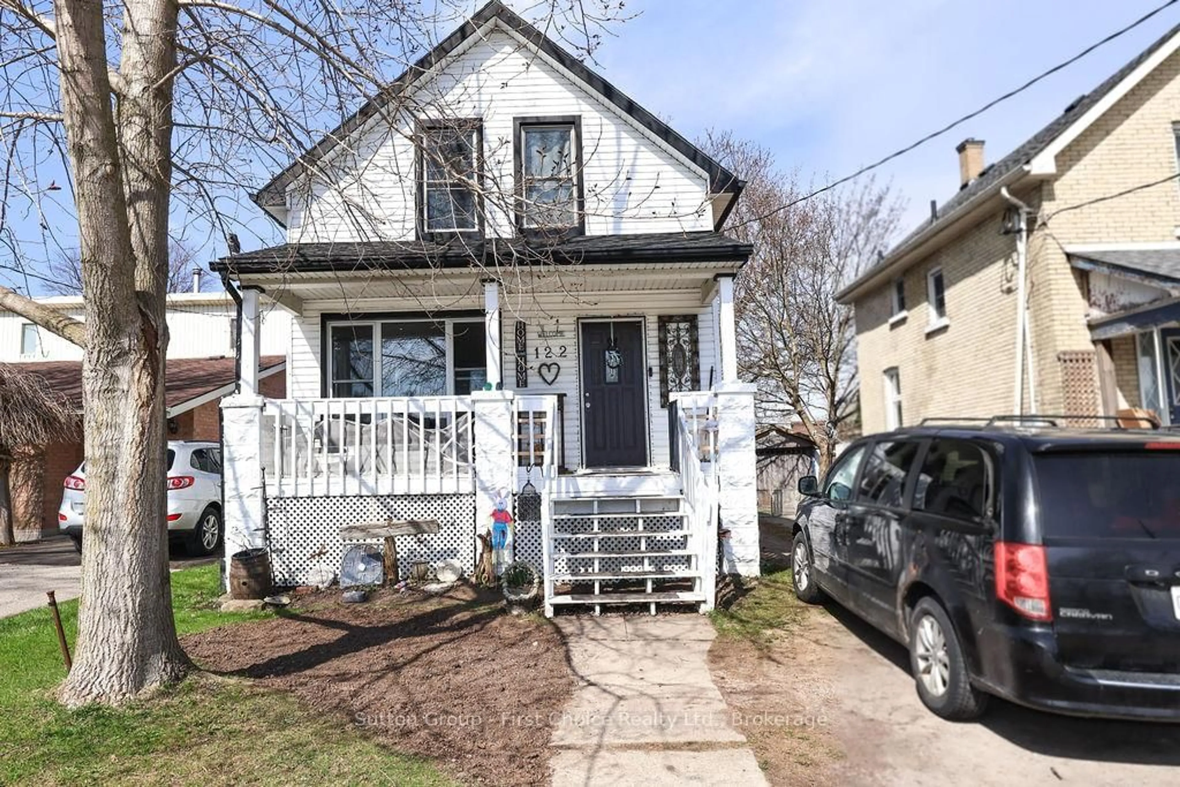 Home with vinyl exterior material, street for 122 Trinity St, Stratford Ontario N5A 4P6