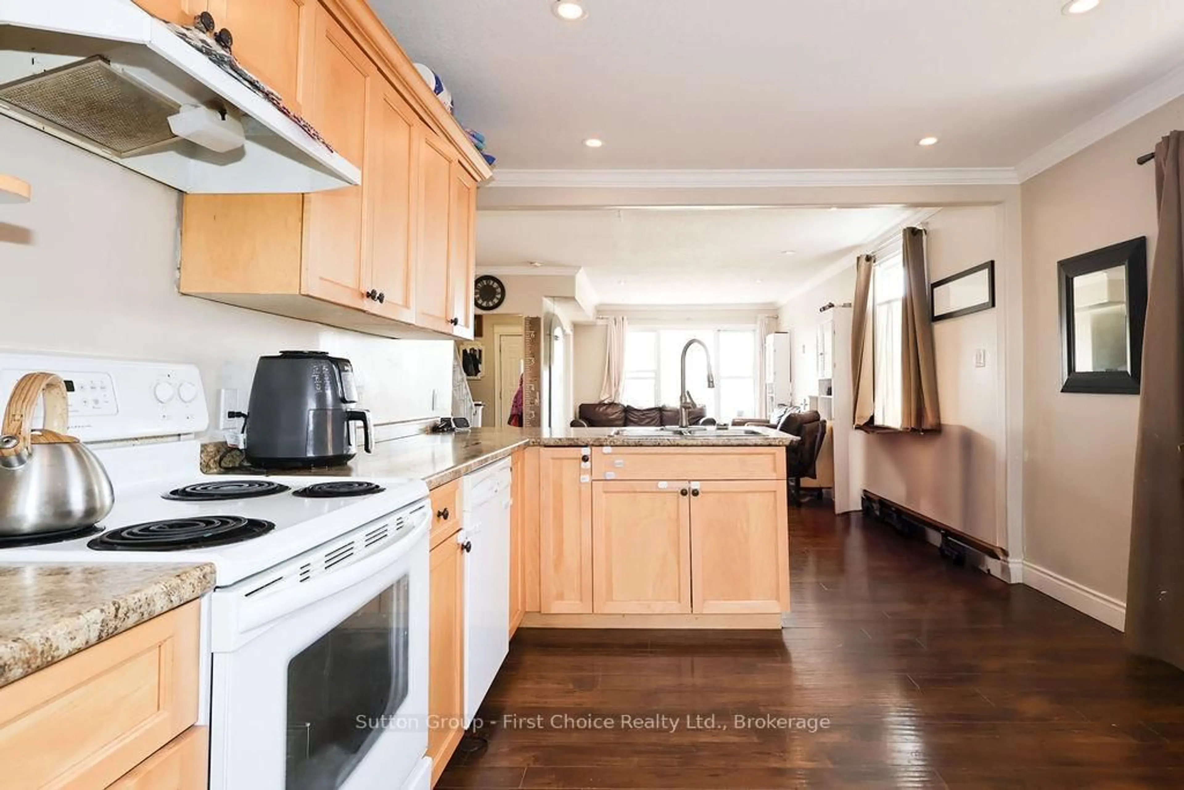 Open concept kitchen, wood/laminate floor for 122 Trinity St, Stratford Ontario N5A 4P6