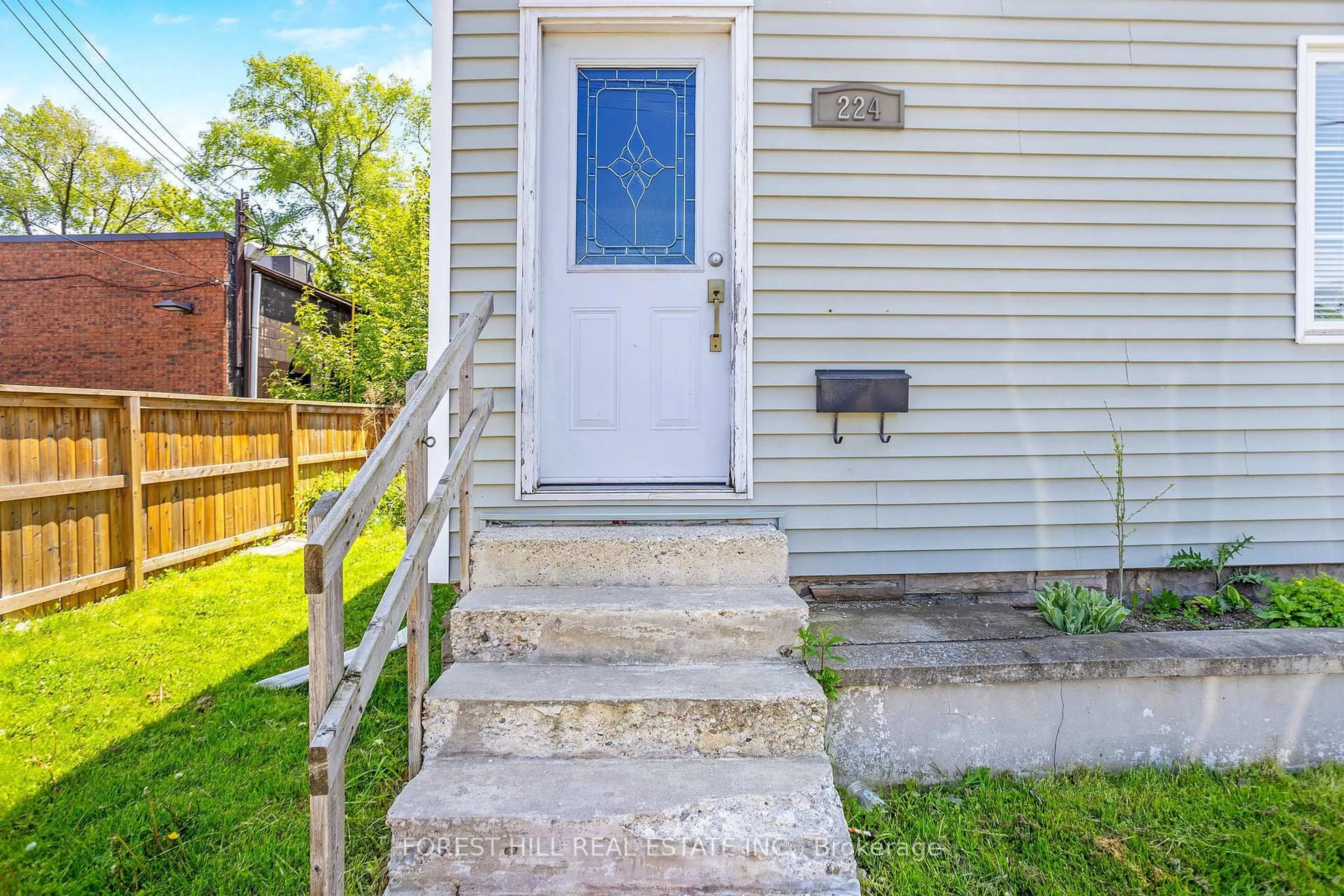Unknown for 224 Brucedale Ave, Hamilton Ontario L9A 1P3