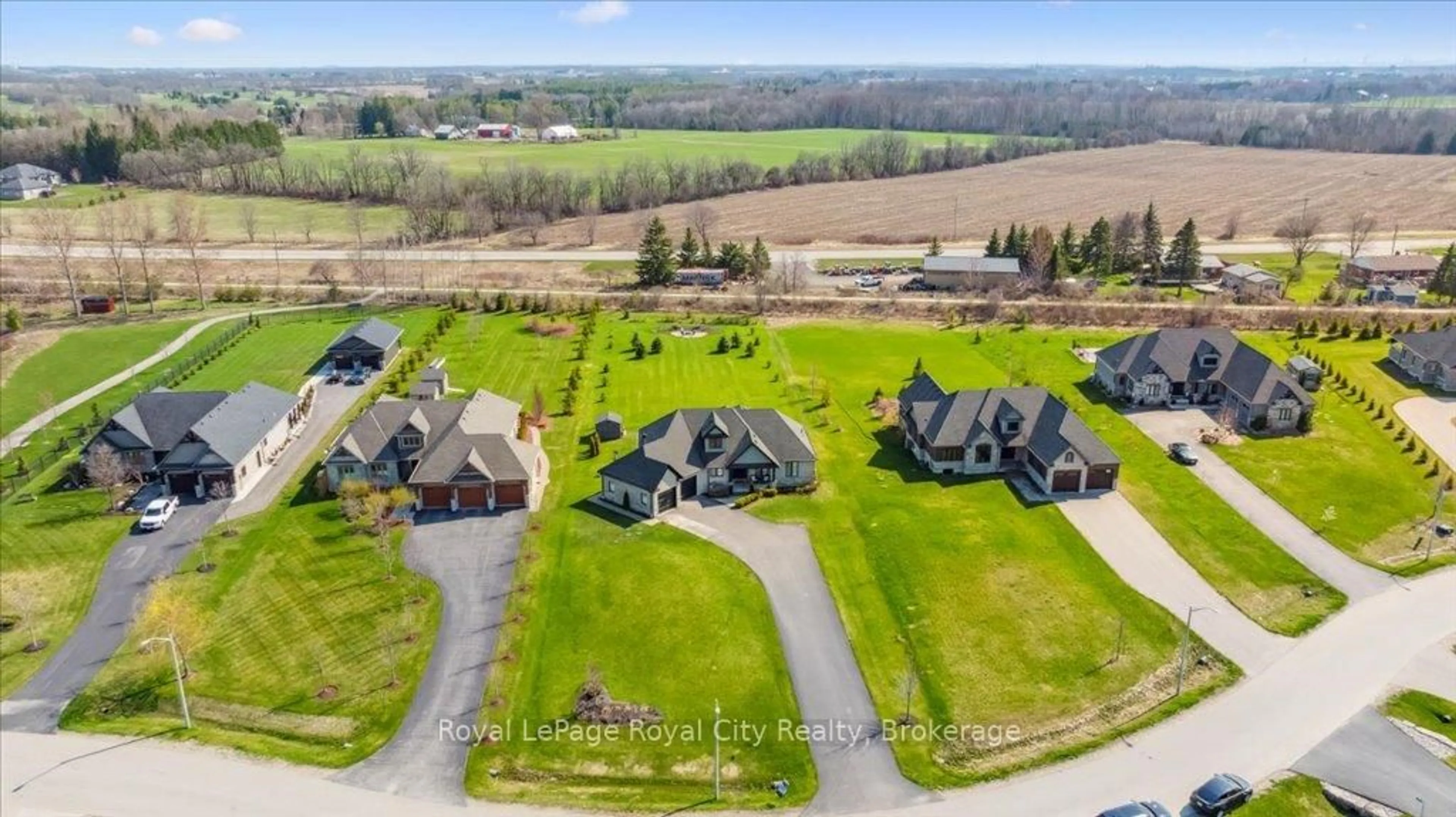 A pic from outside/outdoor area/front of a property/back of a property/a pic from drone, unknown for 51 Ariss Glen Dr, Guelph/Eramosa Ontario N0B 1B0