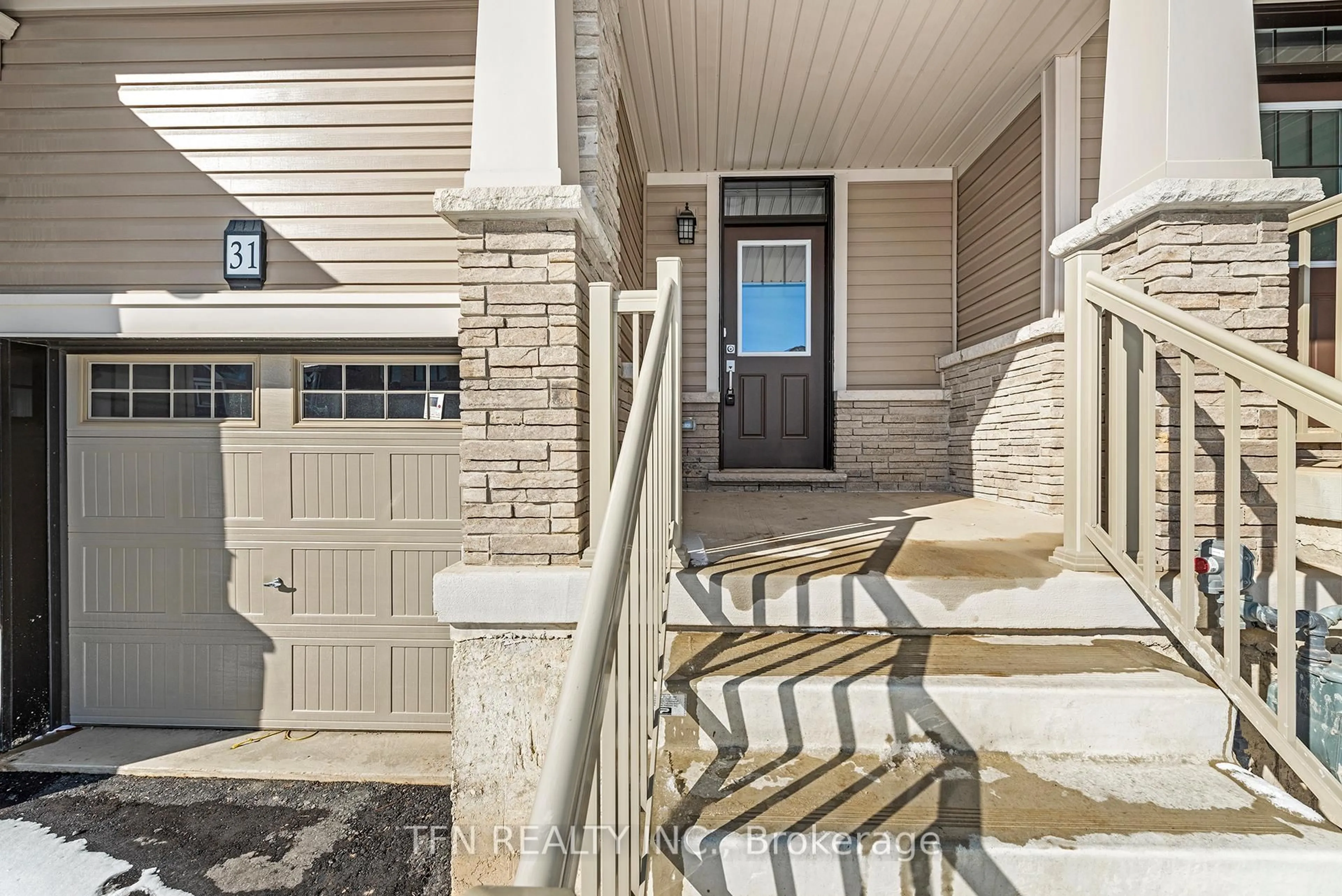 Indoor entryway for 31 Lonsdale Rd, Haldimand Ontario N3W 0J6