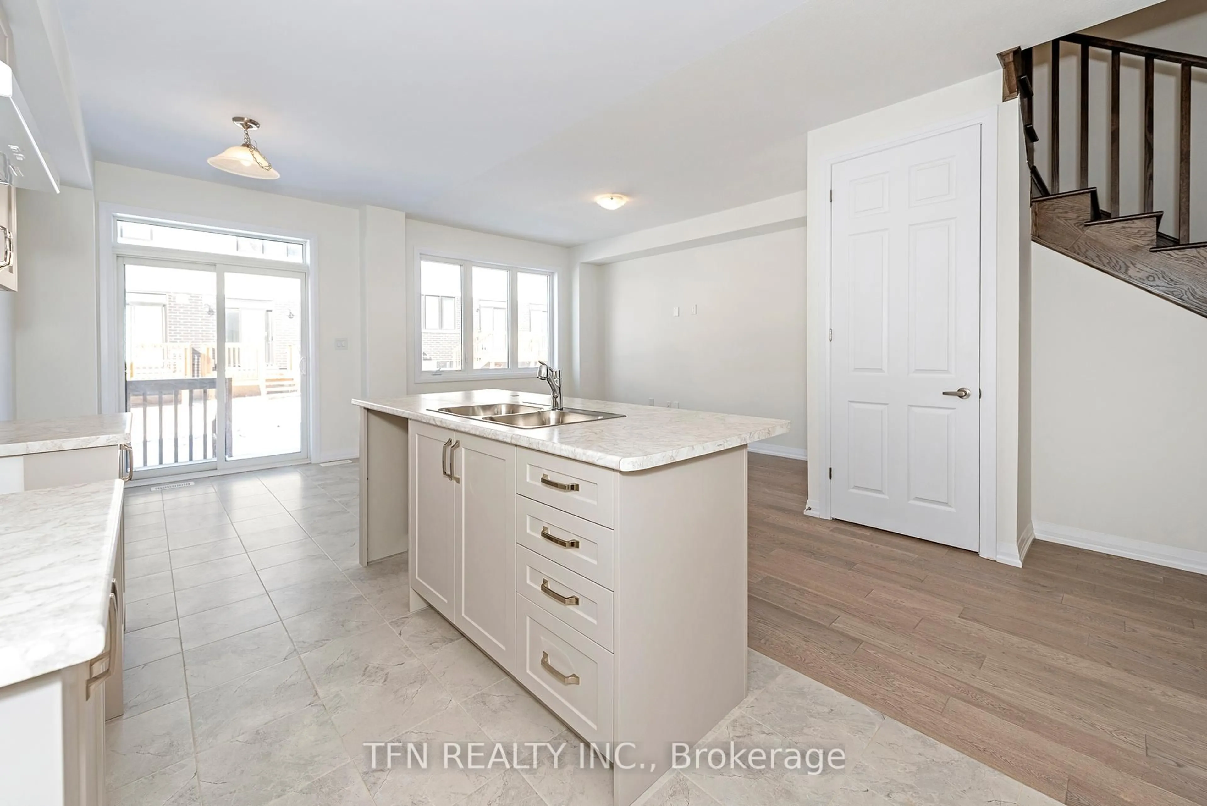 Open concept kitchen, unknown for 31 Lonsdale Rd, Haldimand Ontario N3W 0J6