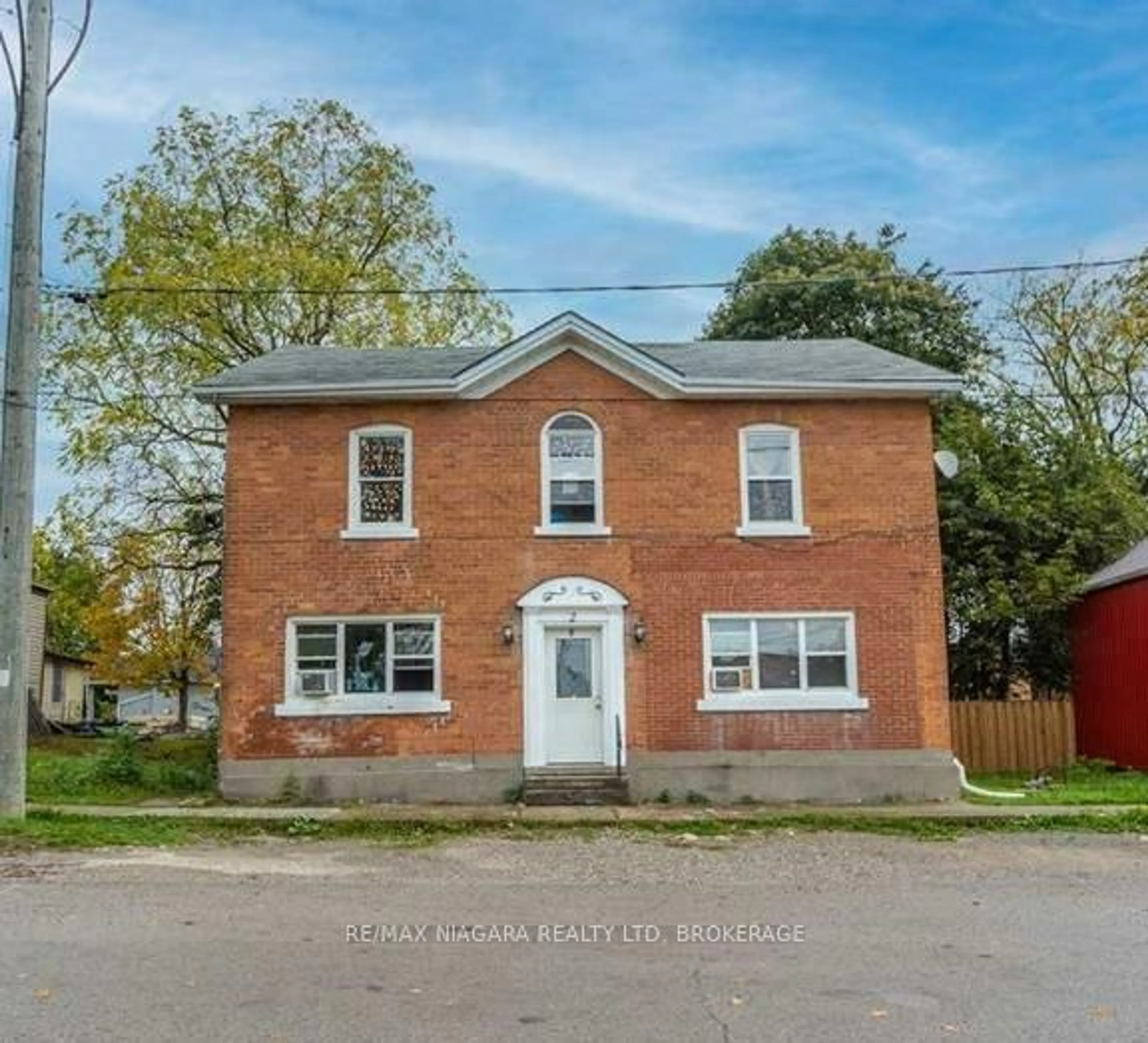 Home with brick exterior material, building for 2 Ottawa St, Haldimand Ontario N0A 1E0