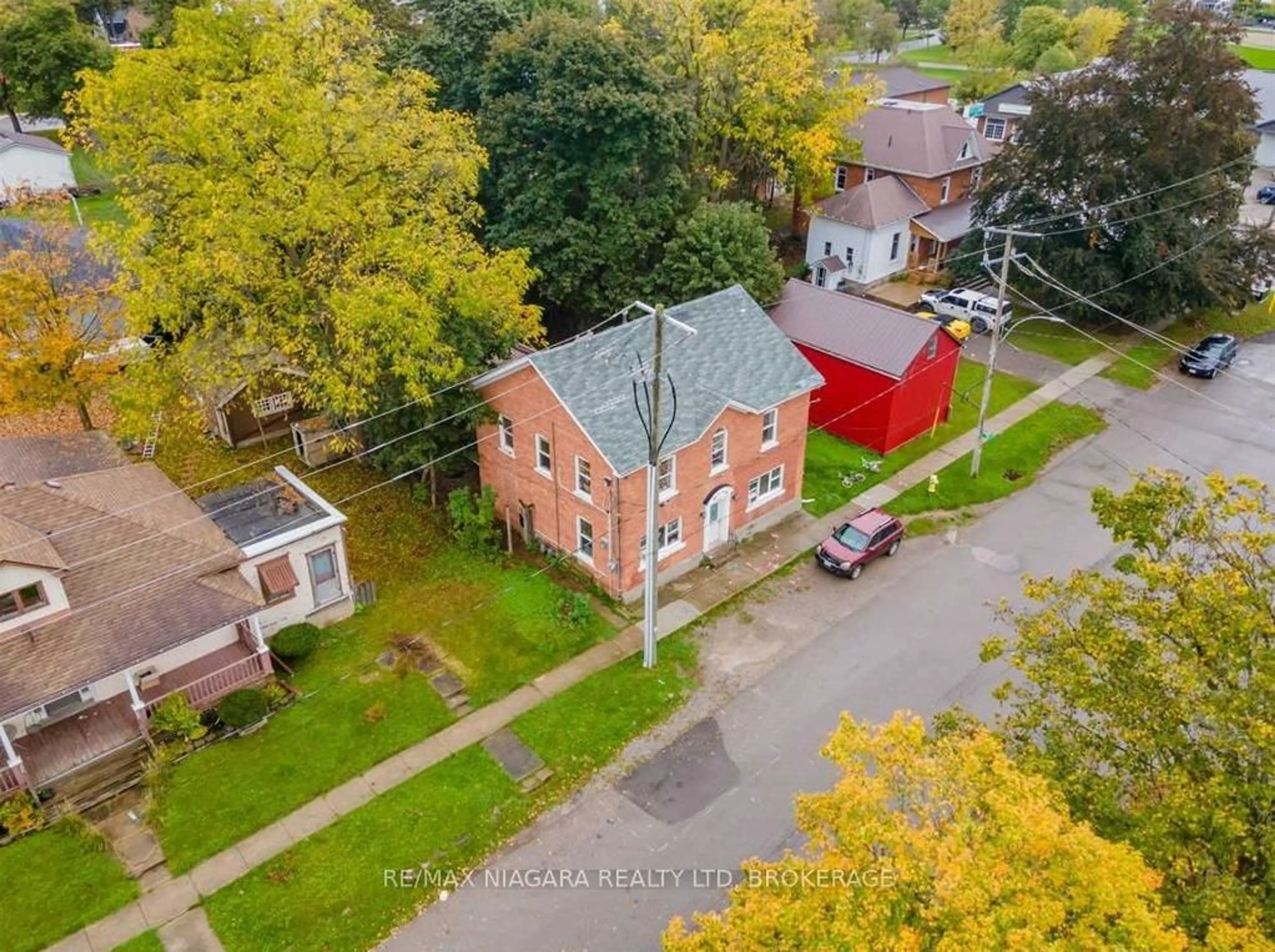 A pic from outside/outdoor area/front of a property/back of a property/a pic from drone, street for 2 Ottawa St, Haldimand Ontario N0A 1E0
