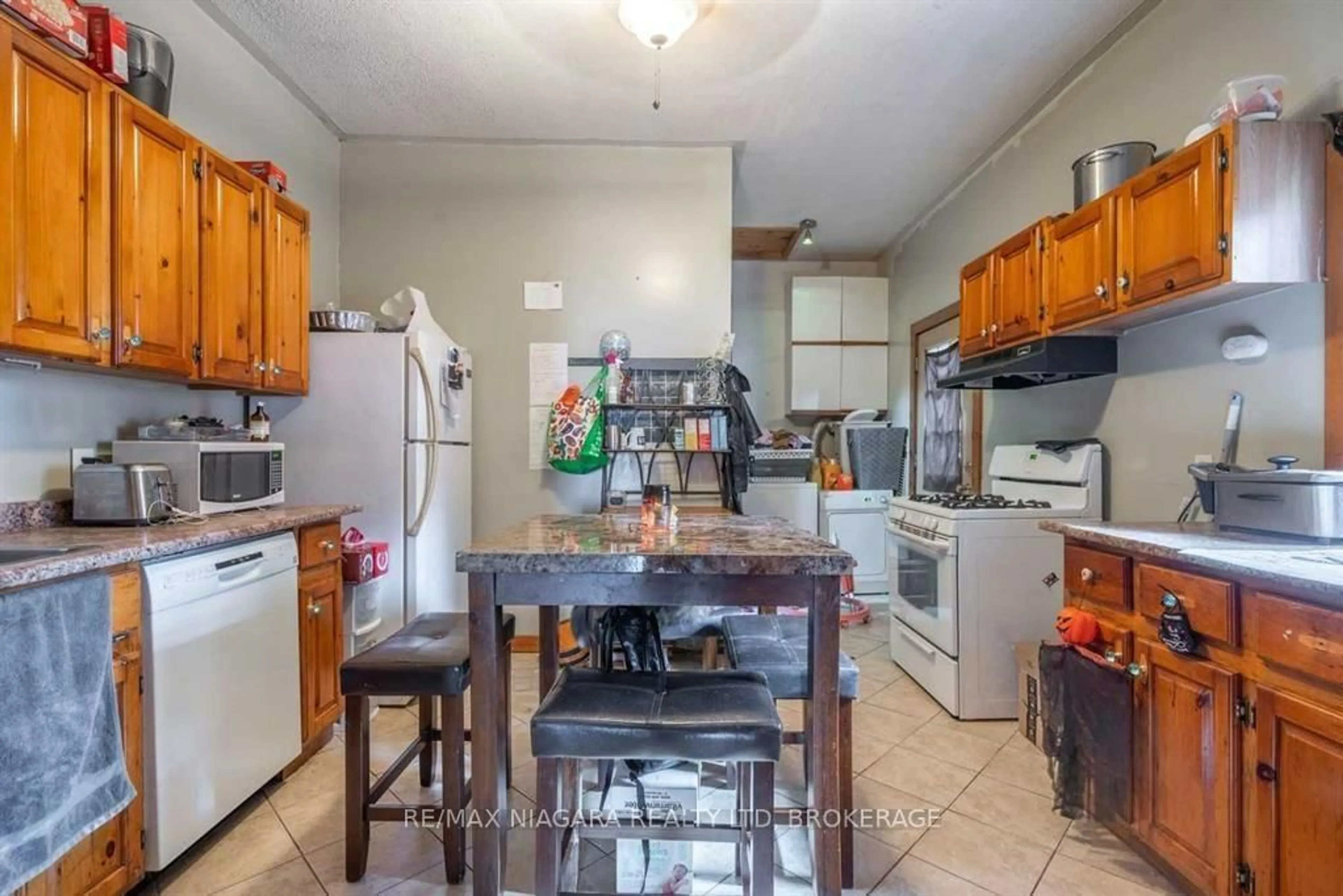 Standard kitchen, unknown for 2 Ottawa St, Haldimand Ontario N0A 1E0