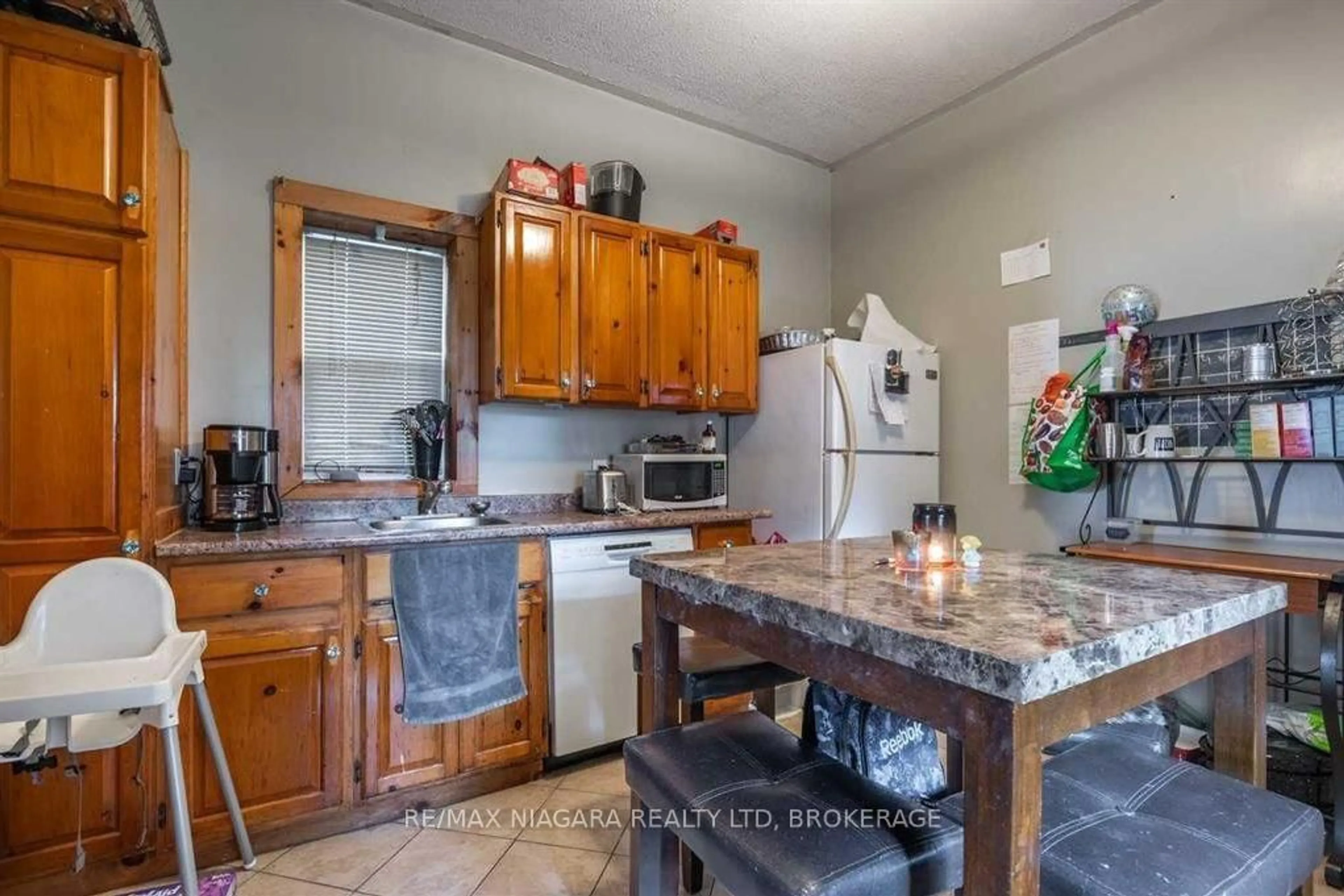 Standard kitchen, unknown for 2 Ottawa St, Haldimand Ontario N0A 1E0