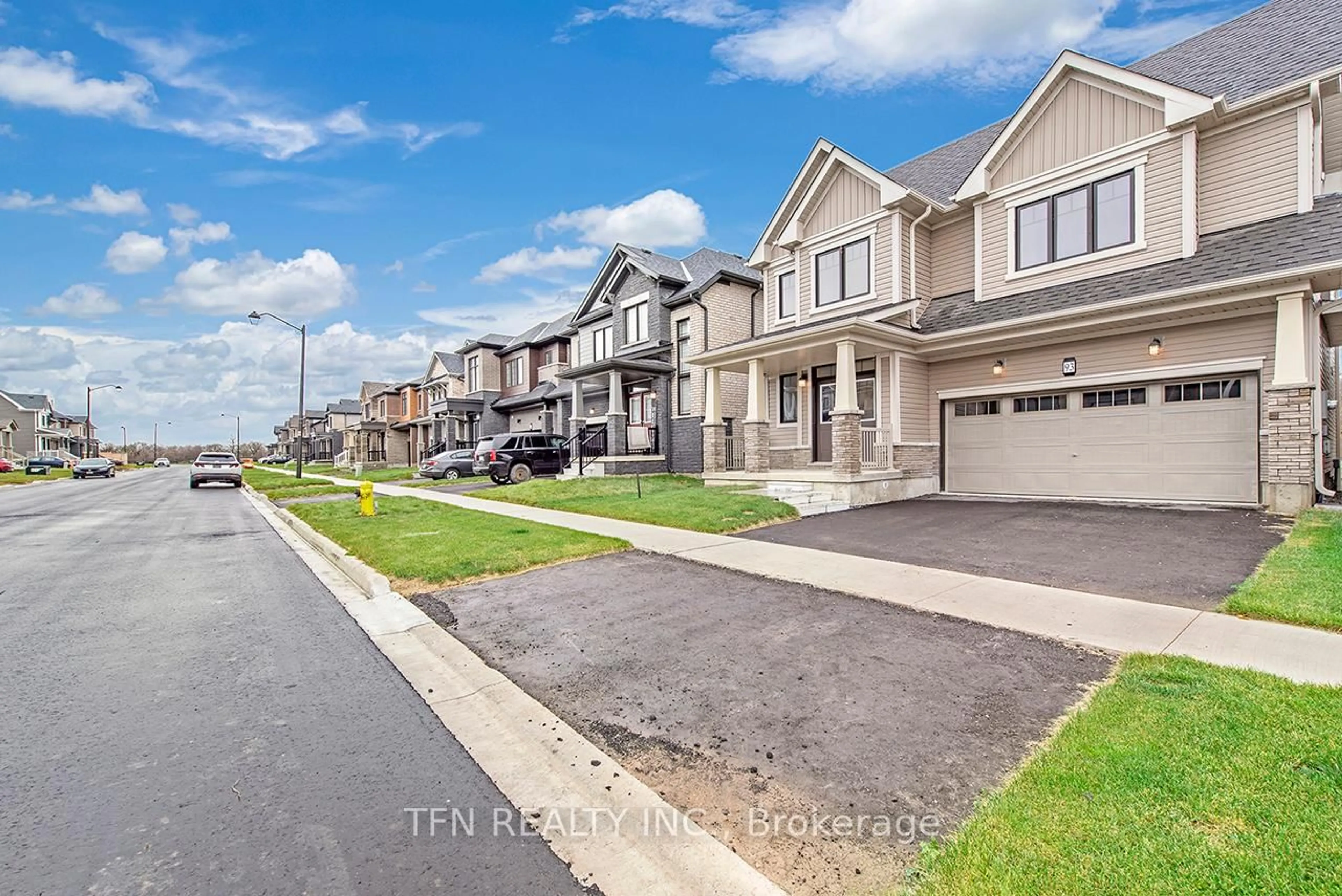 A pic from outside/outdoor area/front of a property/back of a property/a pic from drone, street for 93 Lilac Circ, Haldimand Ontario N3W 0H6