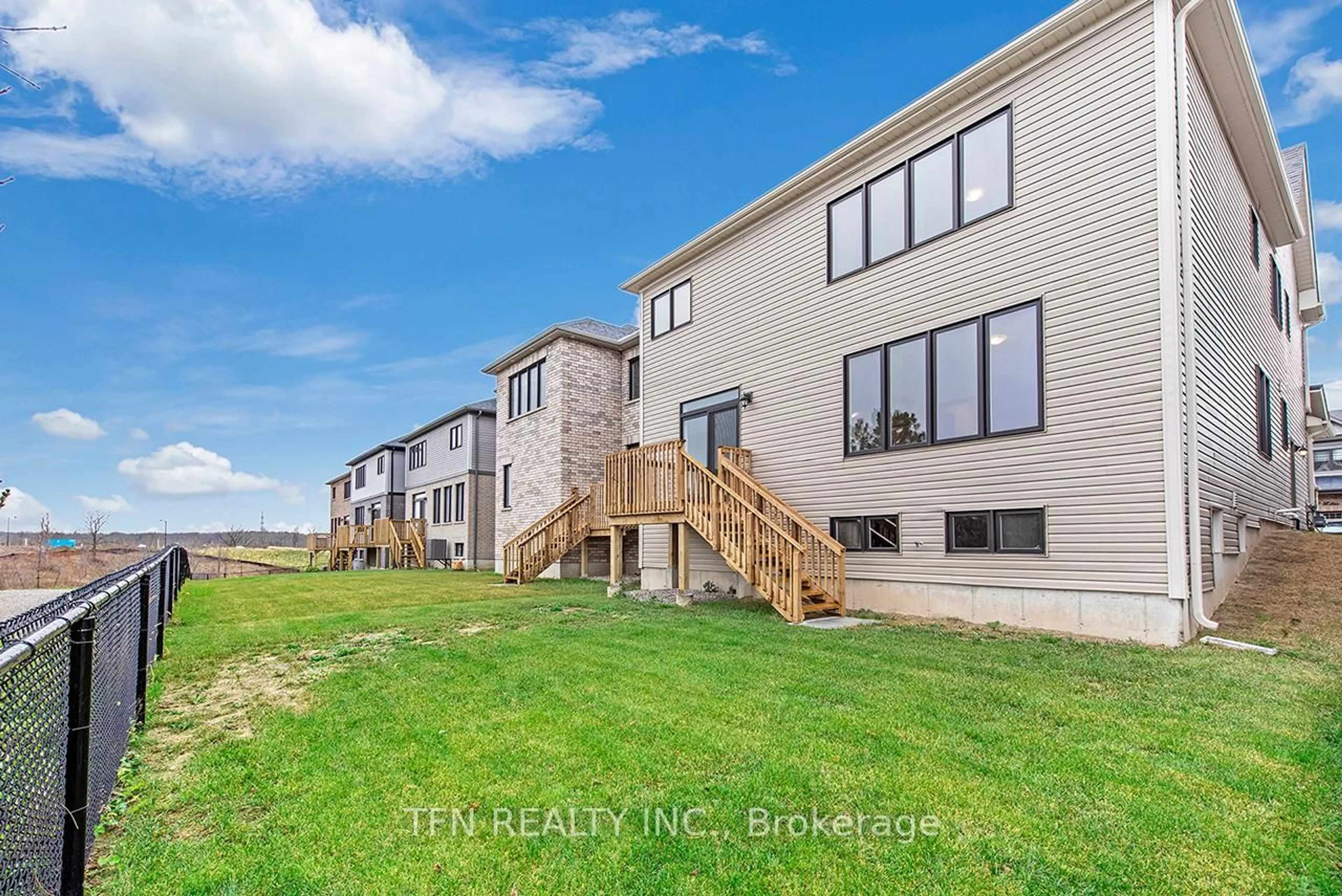 A pic from outside/outdoor area/front of a property/back of a property/a pic from drone, unknown for 93 Lilac Circ, Haldimand Ontario N3W 0H6