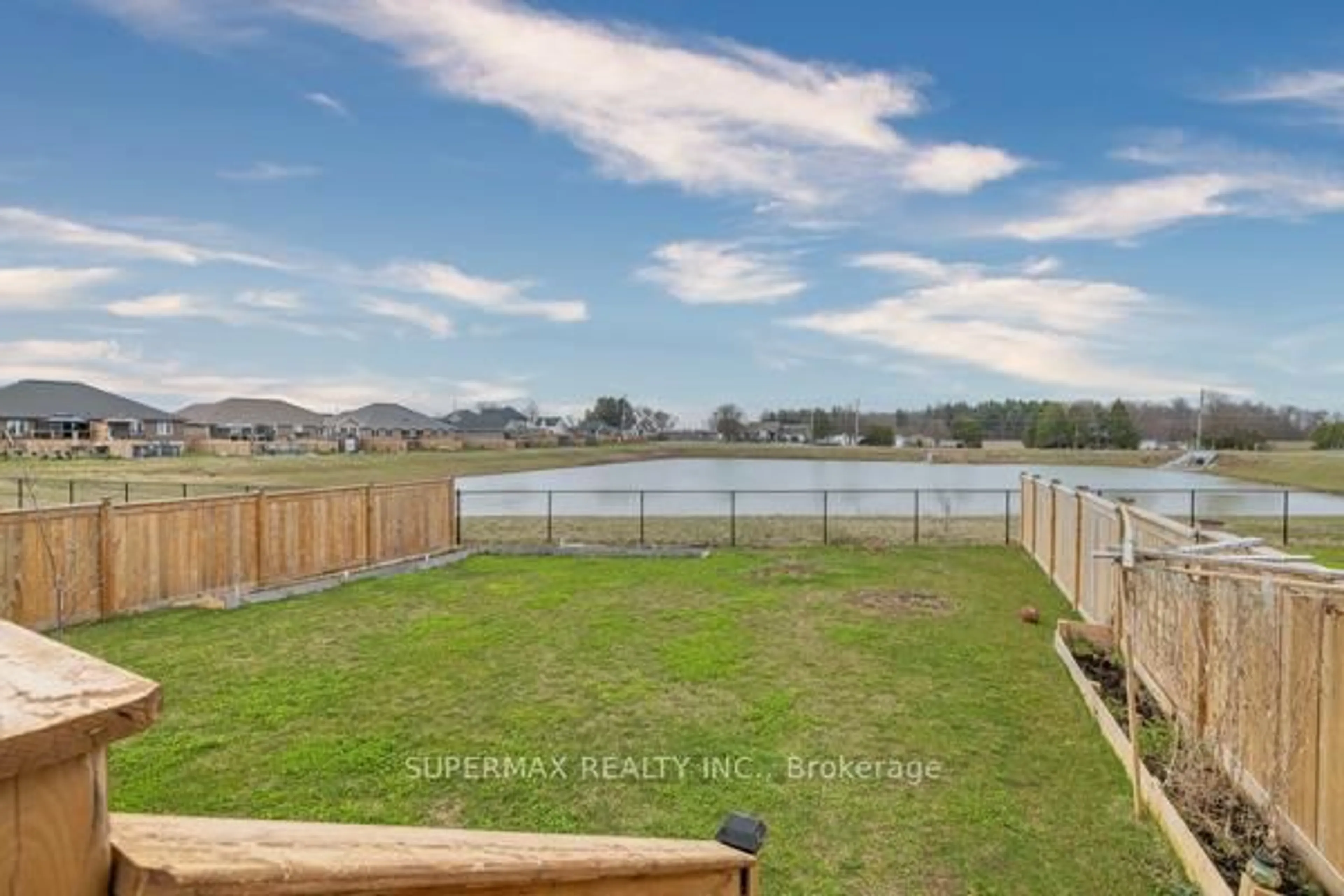 A pic from outside/outdoor area/front of a property/back of a property/a pic from drone, water/lake/river/ocean view for 121 Renaissance Dr, St. Thomas Ontario N5R 0K1