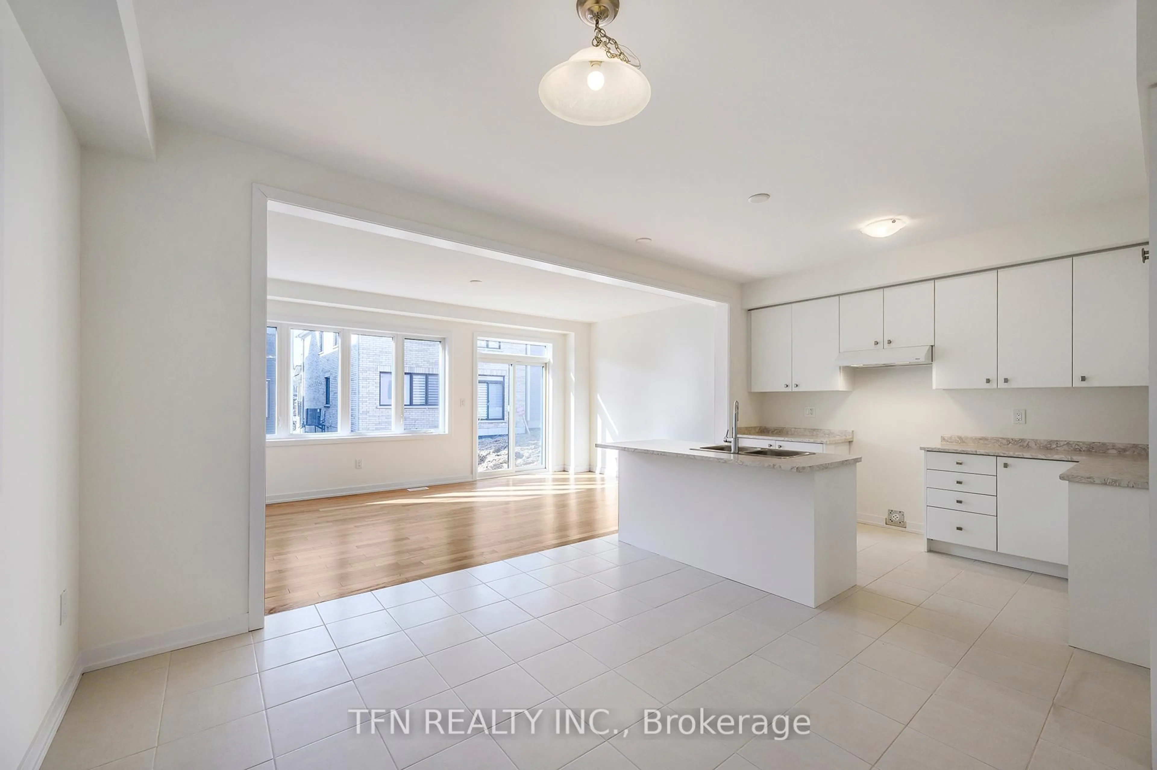 Open concept kitchen, unknown for 70 Wintergreen Cres, Haldimand Ontario N3W 0H8