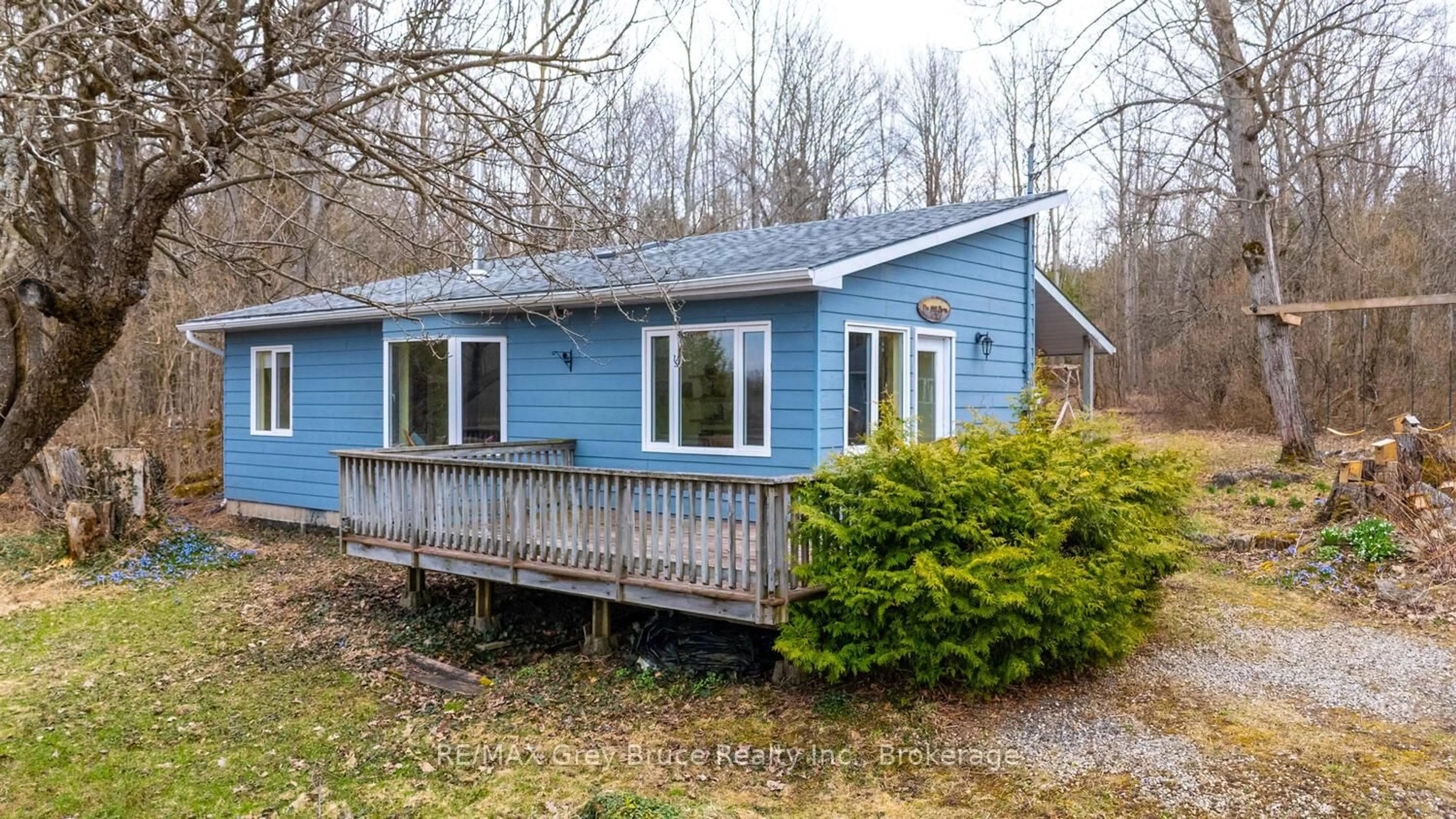 Home with vinyl exterior material, unknown for 65 Lawrence Rd, South Bruce Peninsula Ontario N0H 2T0