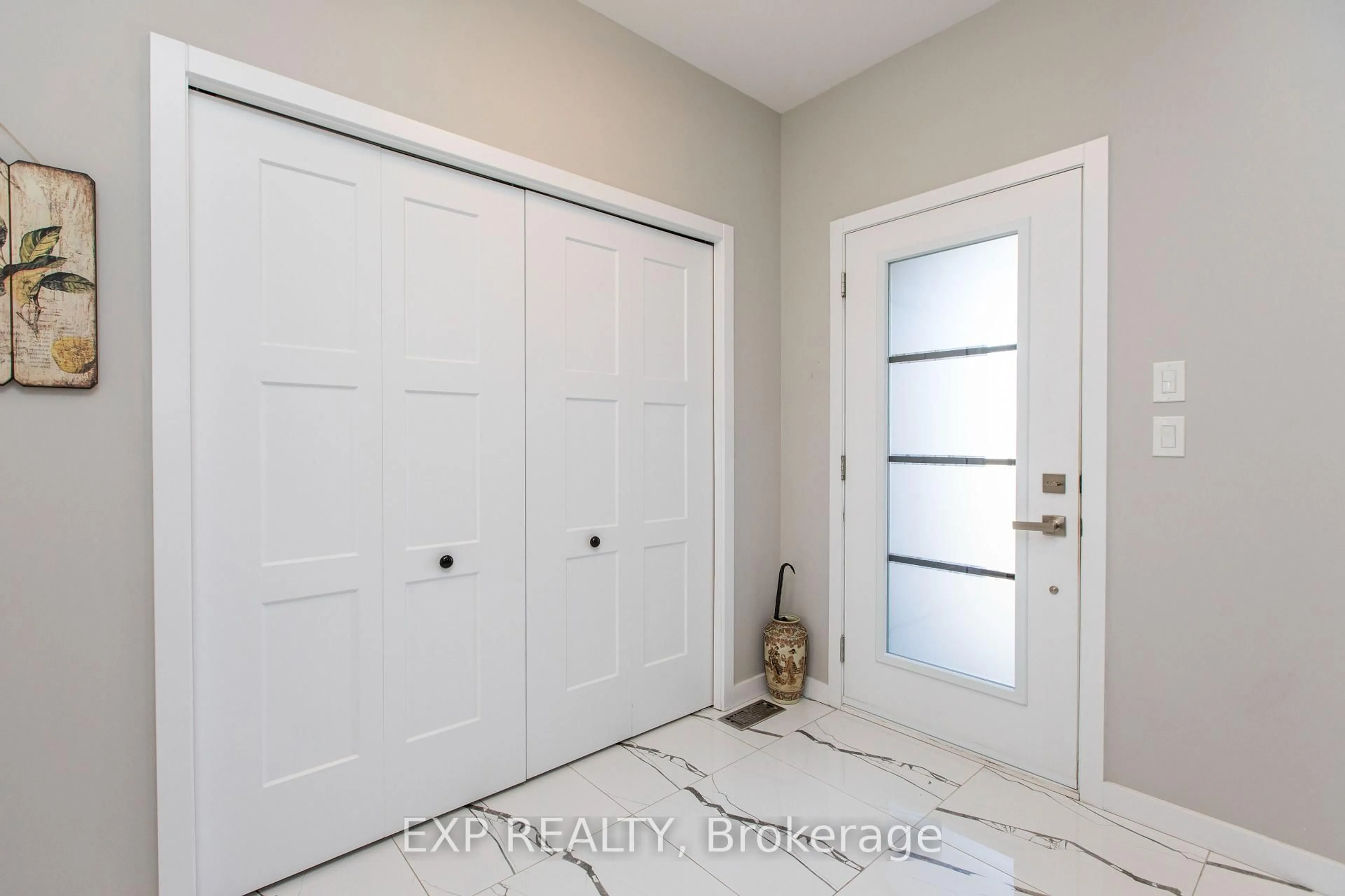 Indoor entryway for 65 GRANITE St, Clarence-Rockland Ontario K4K 0H7