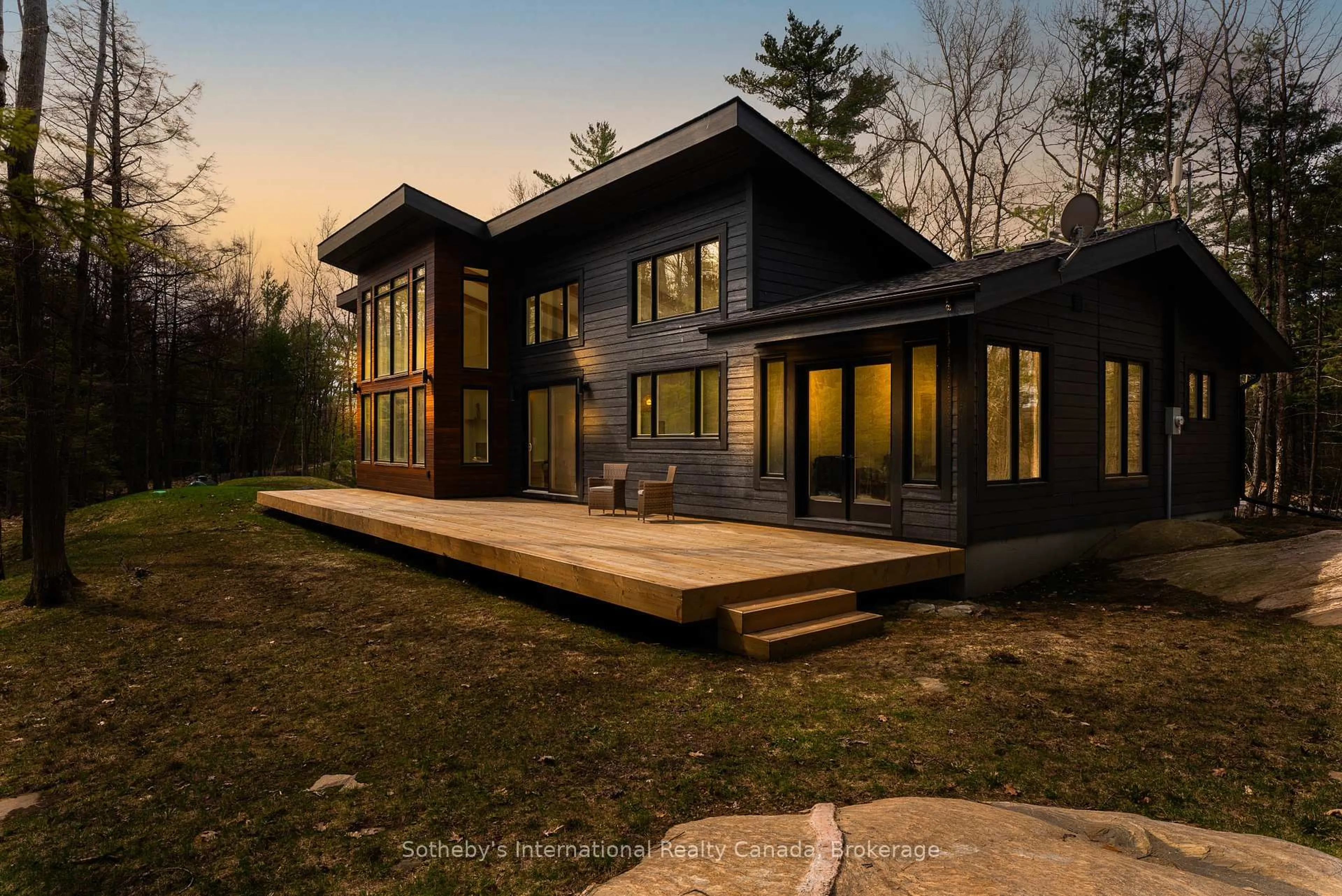 Home with brick exterior material, unknown for 1532 Southwood Rd, Gravenhurst Ontario P0E 1G0