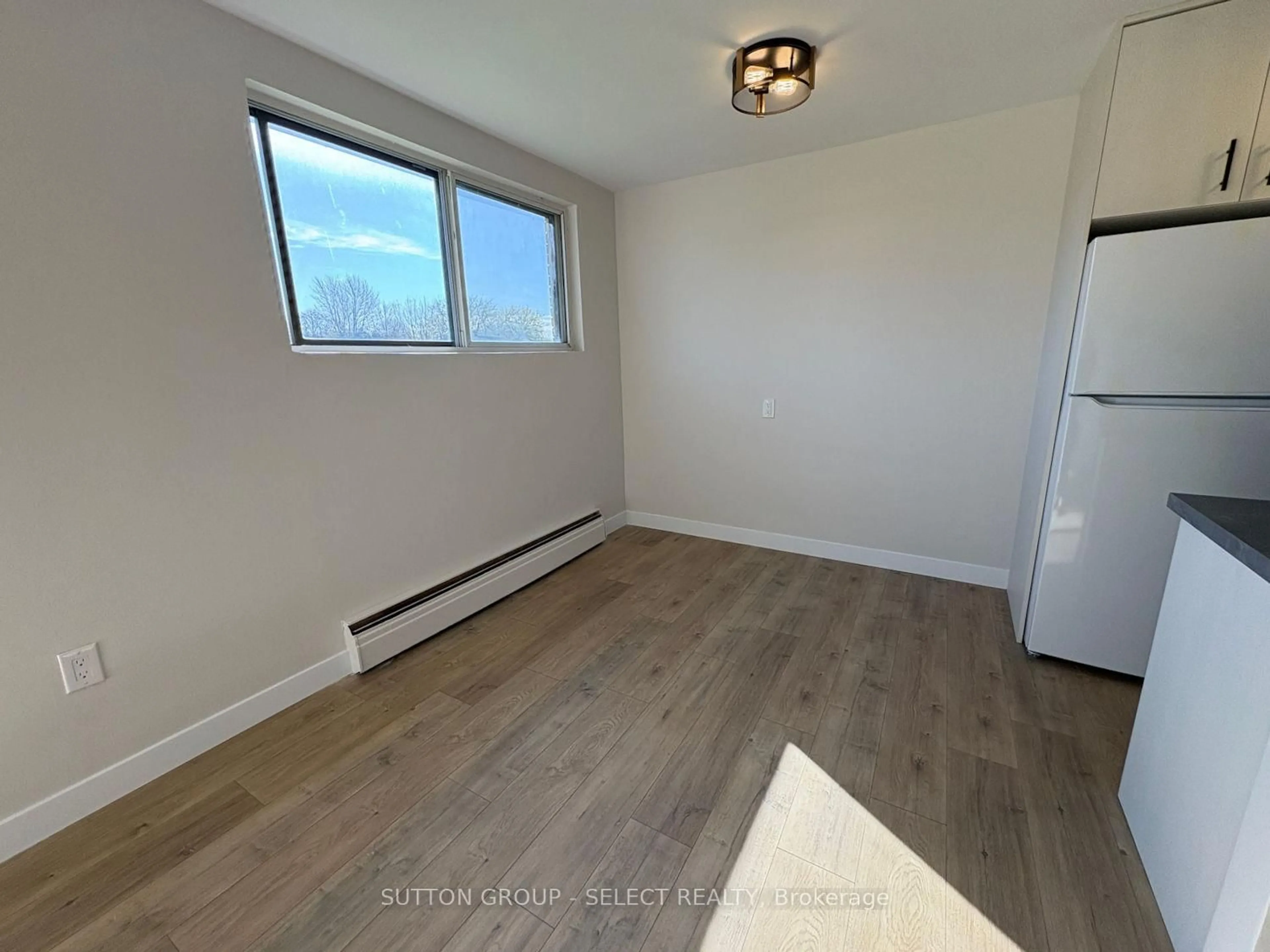 A pic of a room for 1825 Whitney St #211, London East Ontario N5W 2W3
