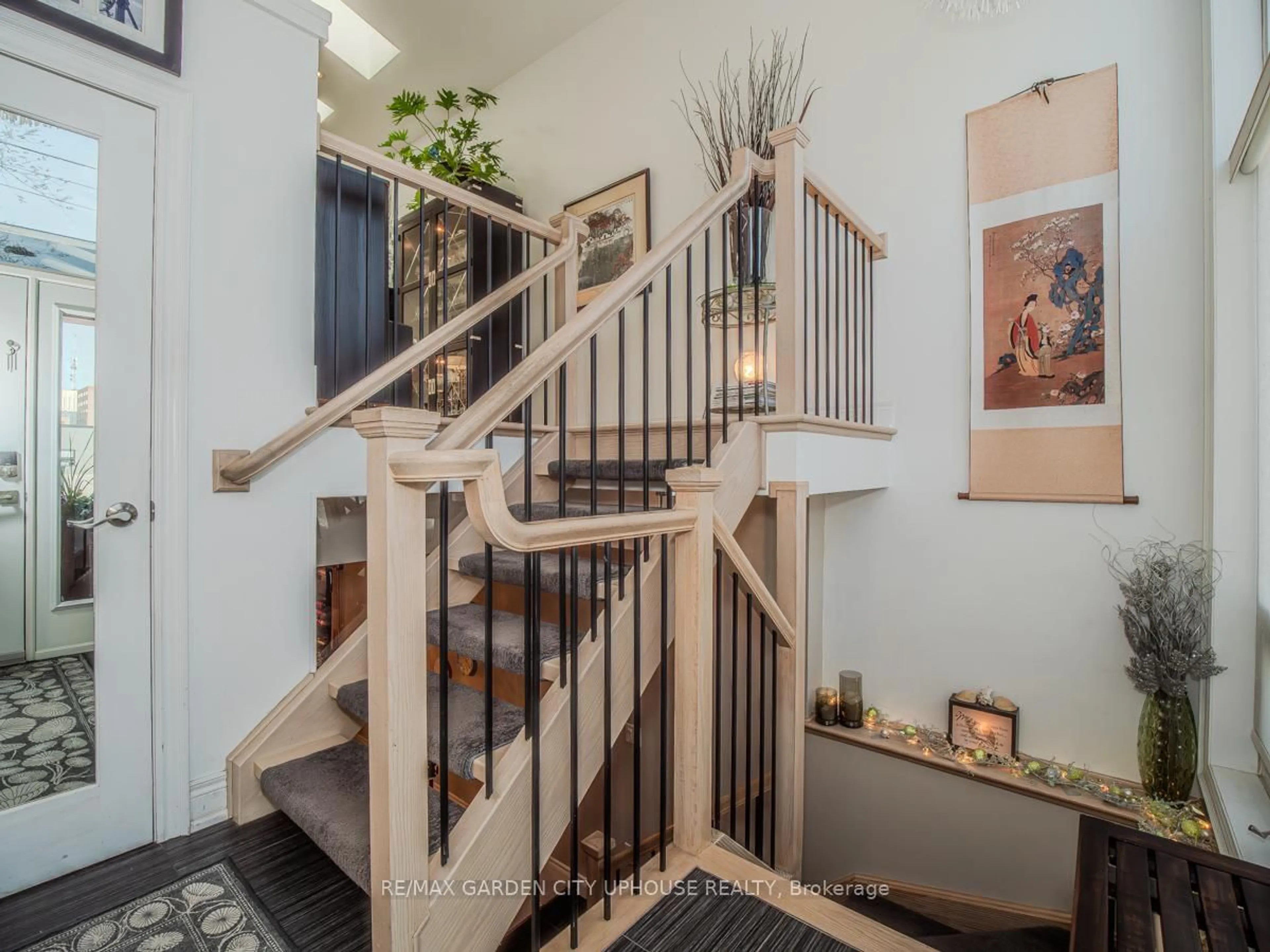 Stairs for 3 CHERRY St, St. Catharines Ontario L2R 5M3