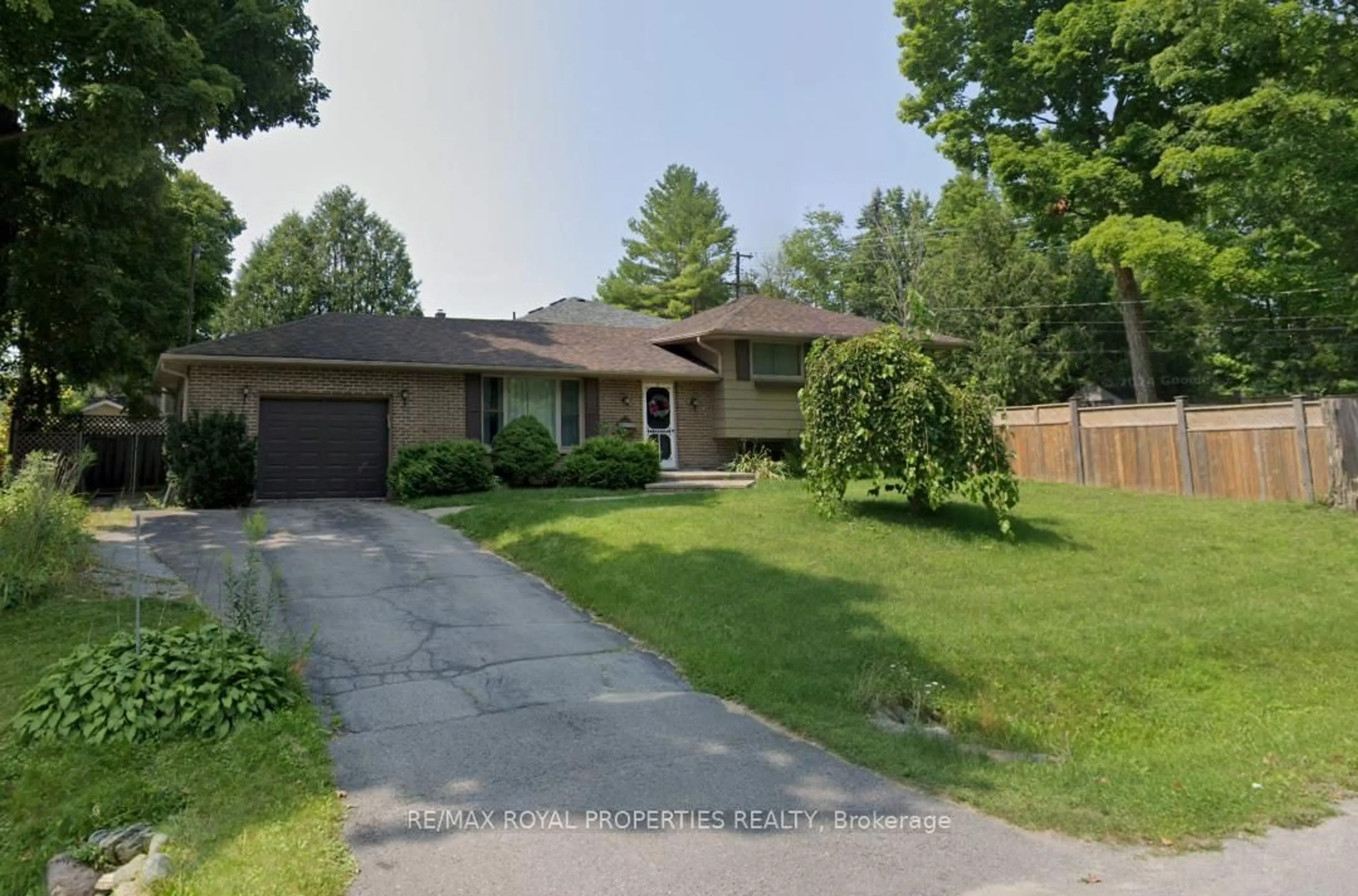 Home with brick exterior material, street for 323 Lindan Ave, Selwyn Ontario K9L 1K9