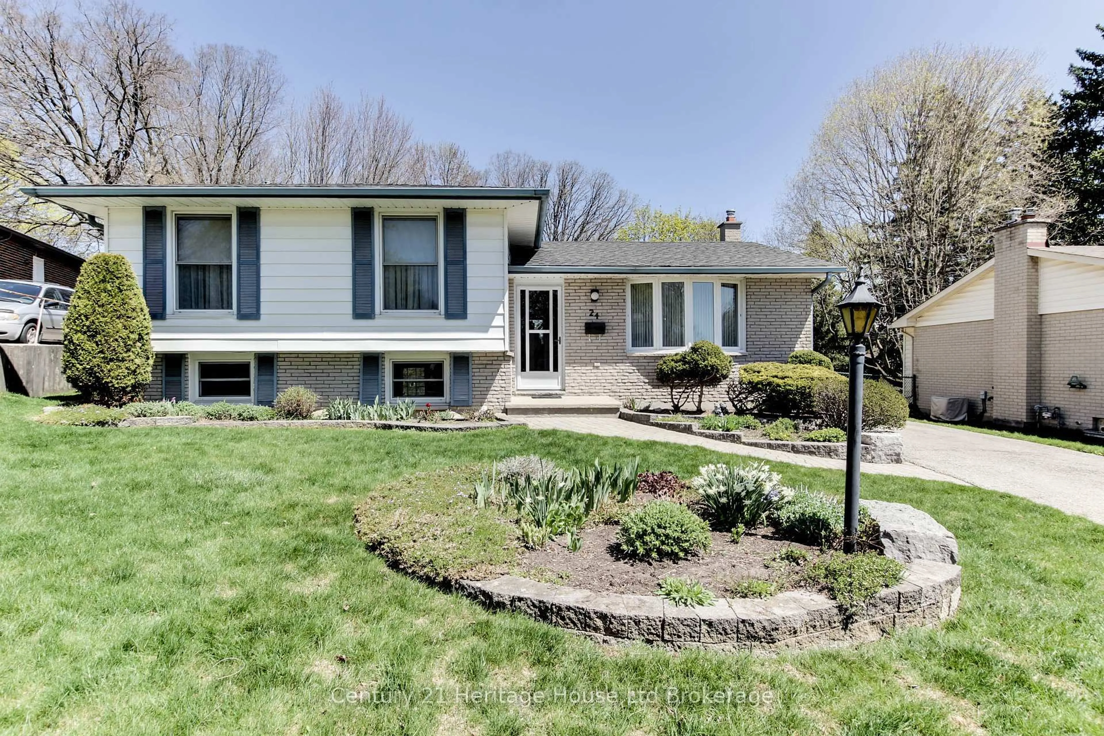 Home with vinyl exterior material, street for 24 Killarney Rd, London Ontario N5X 2A7