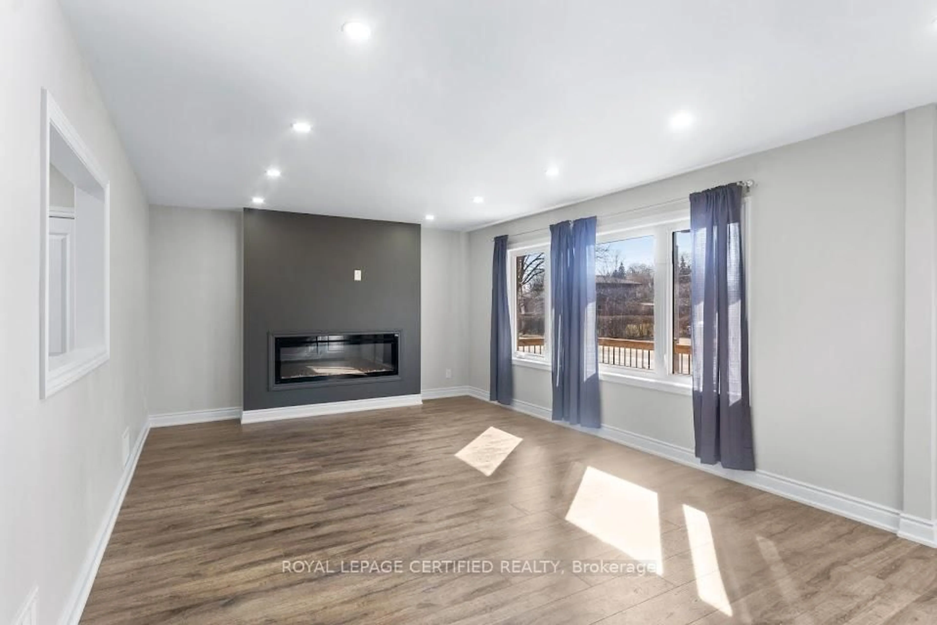 Living room with furniture, unknown for 38 Collier Rd, Thorold Ontario L2V 2X3
