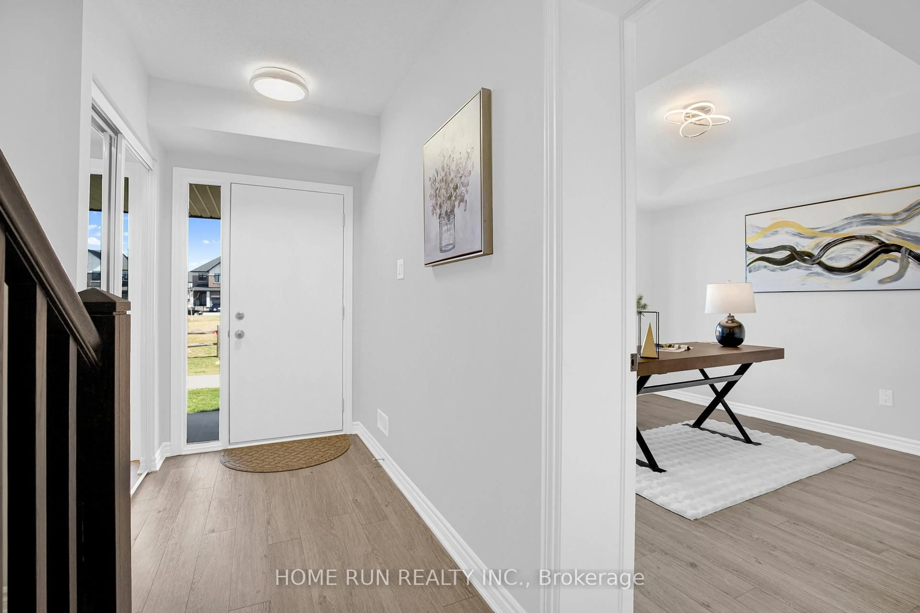 Indoor entryway for 100 Kyanite Lane, Ottawa Ontario K2J 7B5