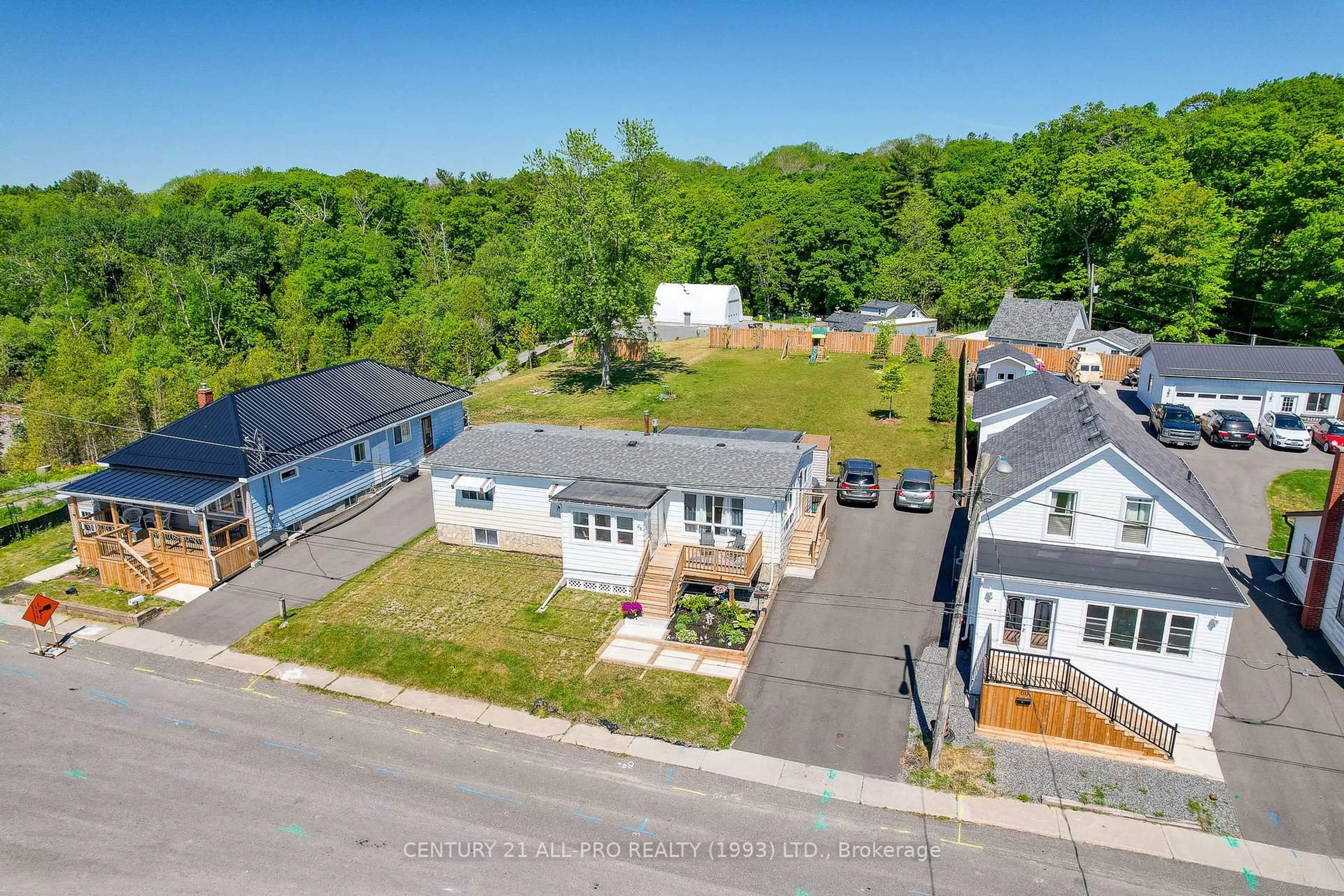 A pic from outside/outdoor area/front of a property/back of a property/a pic from drone, street for 64 Alexander St, Port Hope Ontario L1A 1B3
