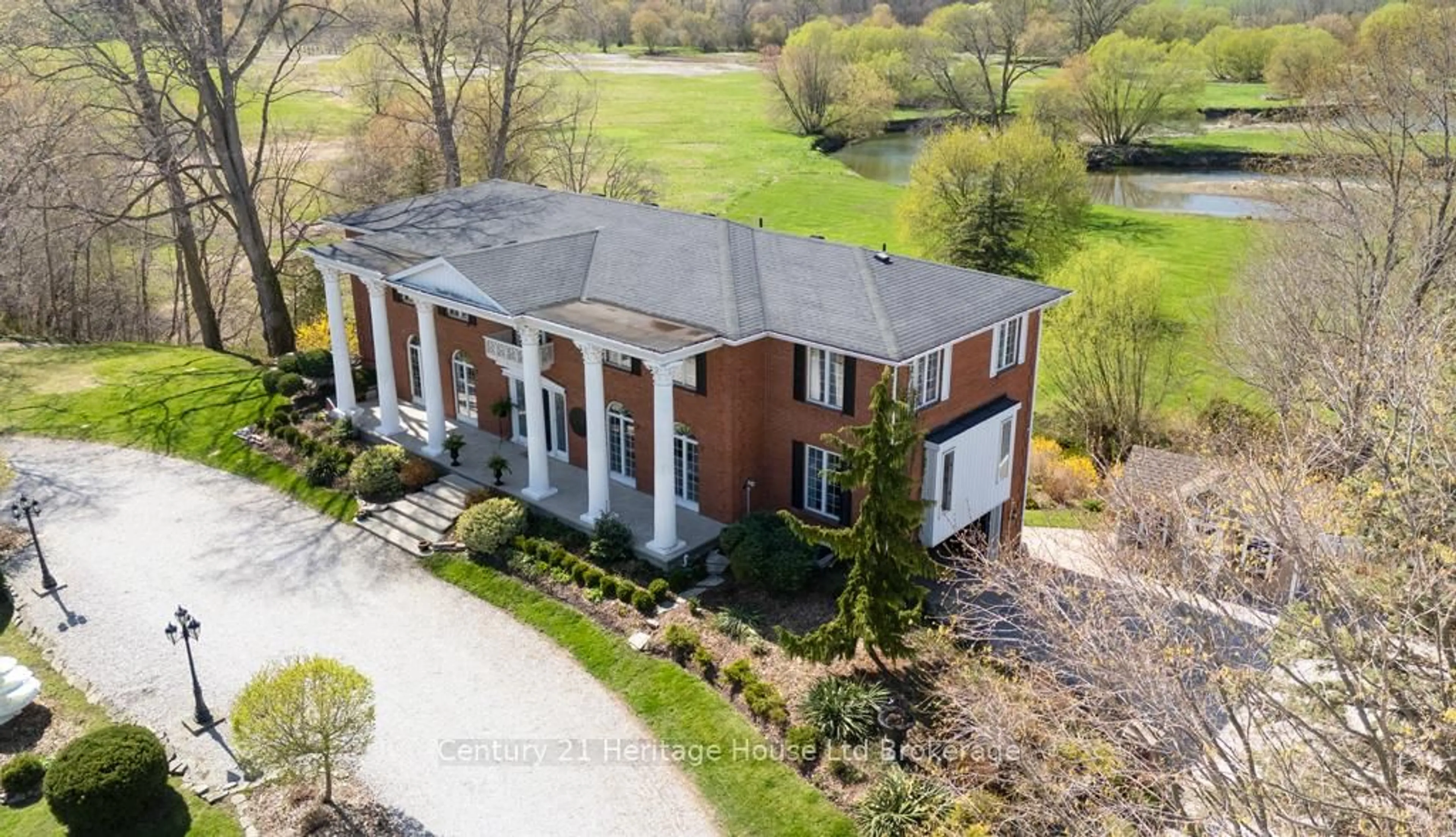 A pic from outside/outdoor area/front of a property/back of a property/a pic from drone, building for 583511 Hamilton Rd, Ingersoll Ontario N5C 3J7