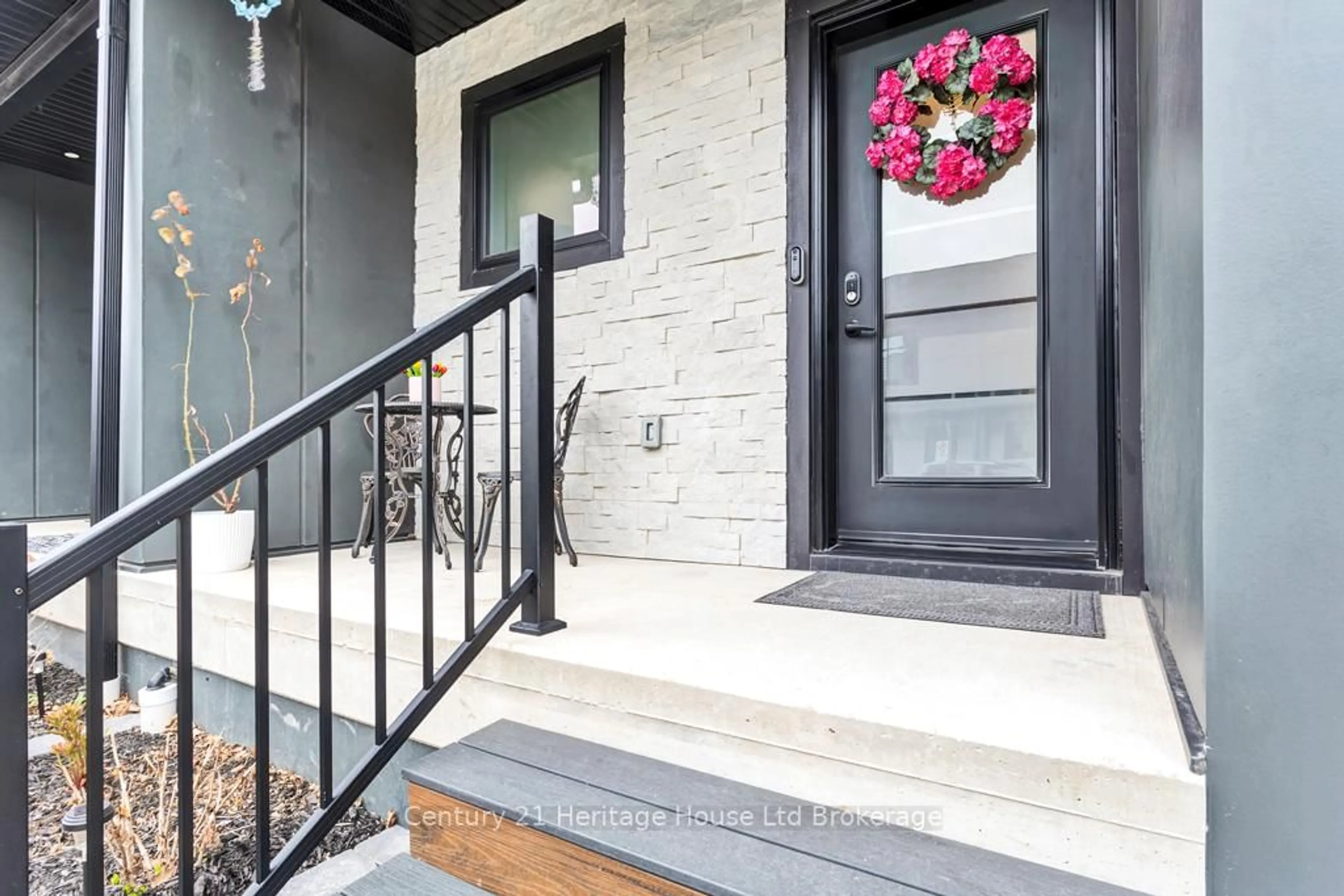 Indoor entryway for 361 Quarter Town Line #602, Tillsonburg Ontario N4G 0K2