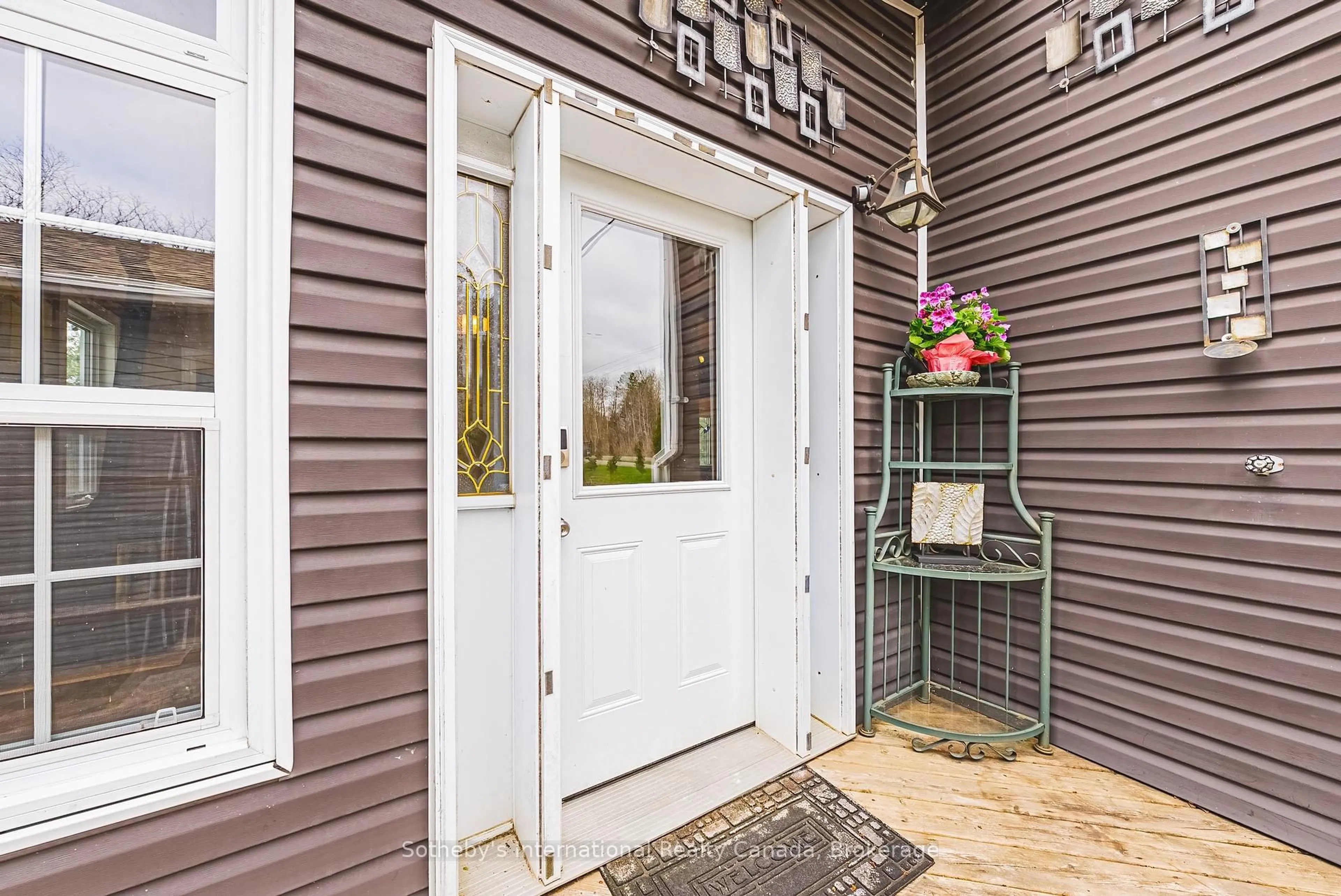 Indoor entryway for 1680 Old Brock St, Norfolk Ontario N0E 1W0