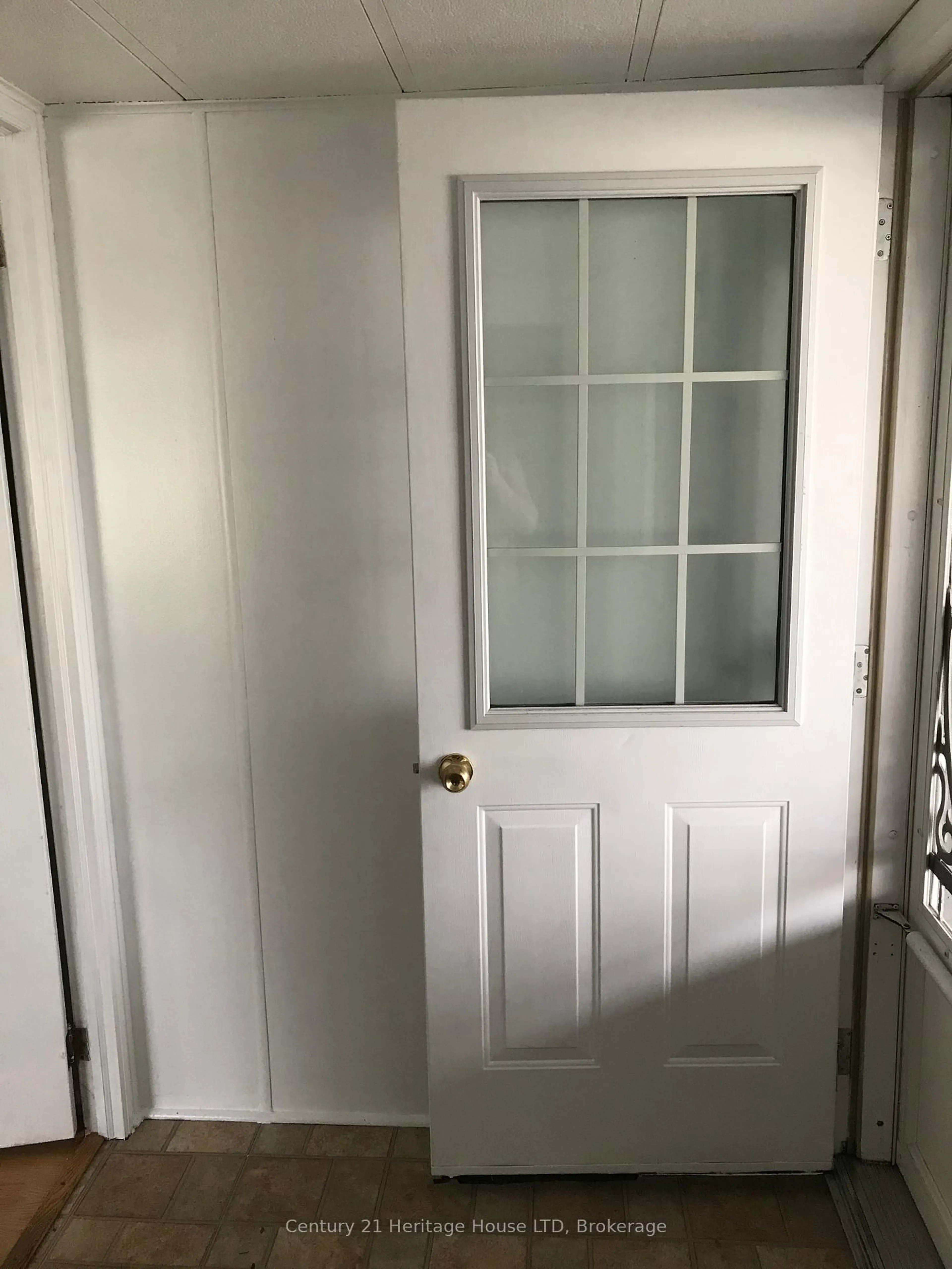 Indoor entryway for 3033 Townline Rd #187, Fort Erie Ontario L0S 1S1