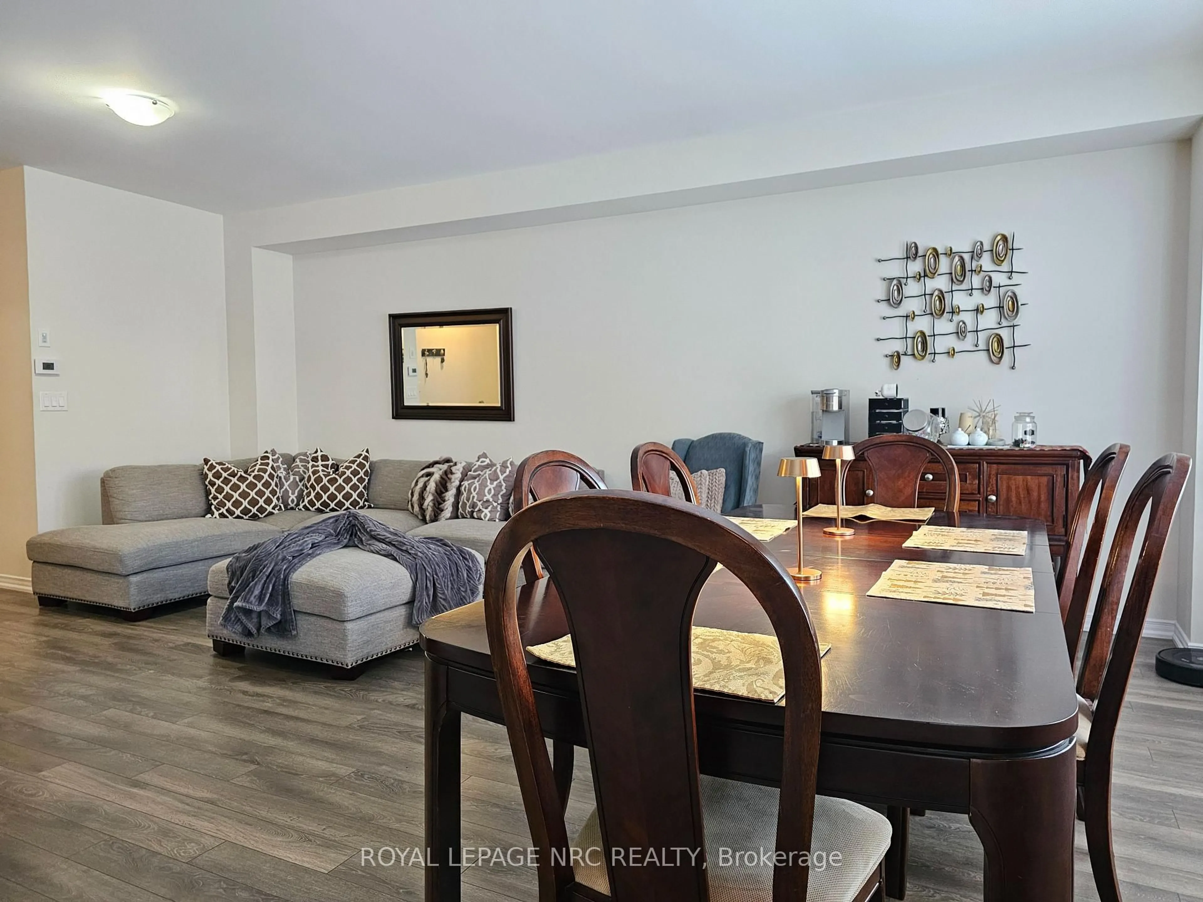 Living room with furniture, wood/laminate floor for 04 Vaughn Dr, Thorold Ontario L3B 0G7