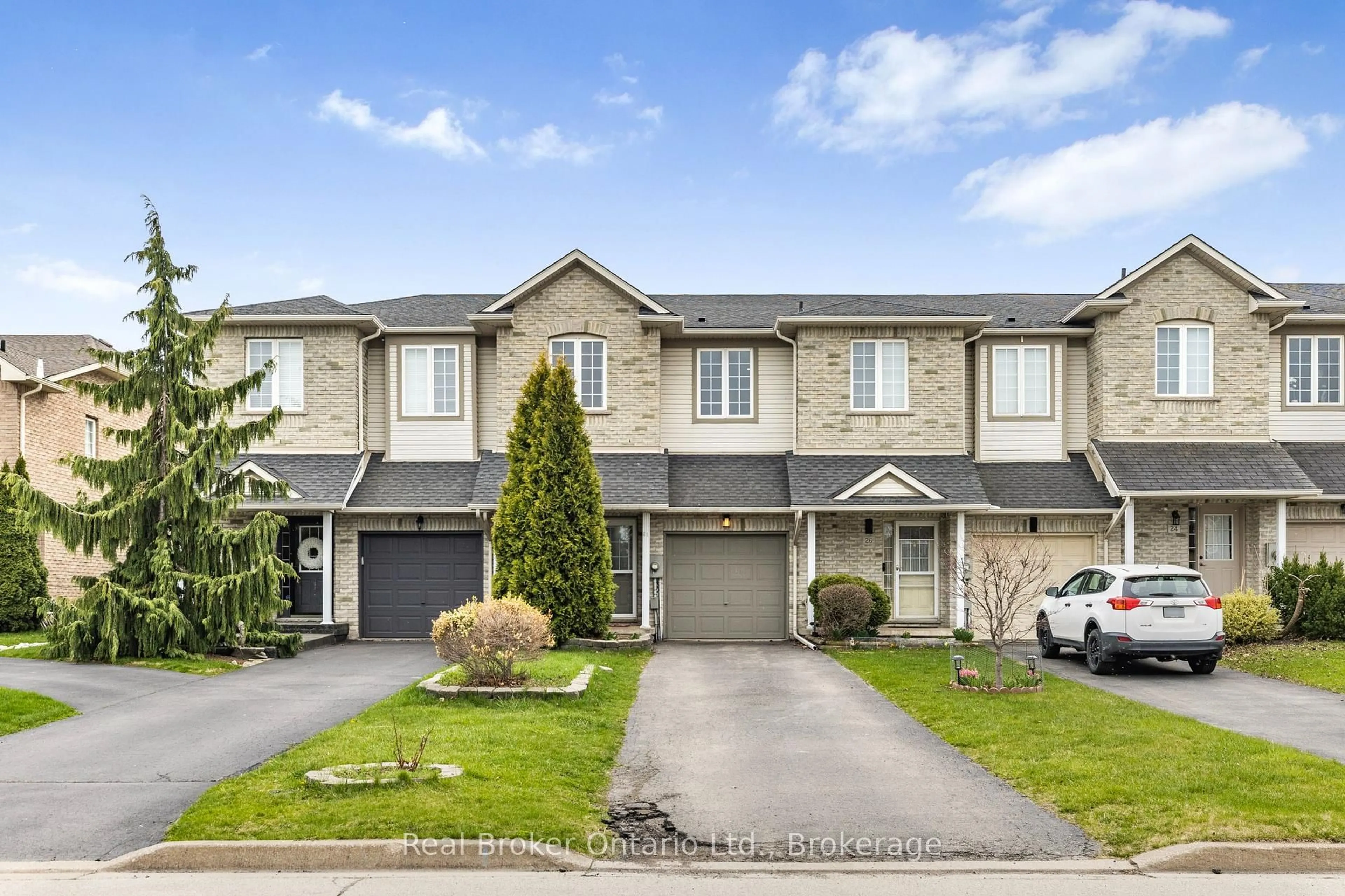 A pic from outside/outdoor area/front of a property/back of a property/a pic from drone, street for 28 Whitefish Cres, Hamilton Ontario L8E 6G8