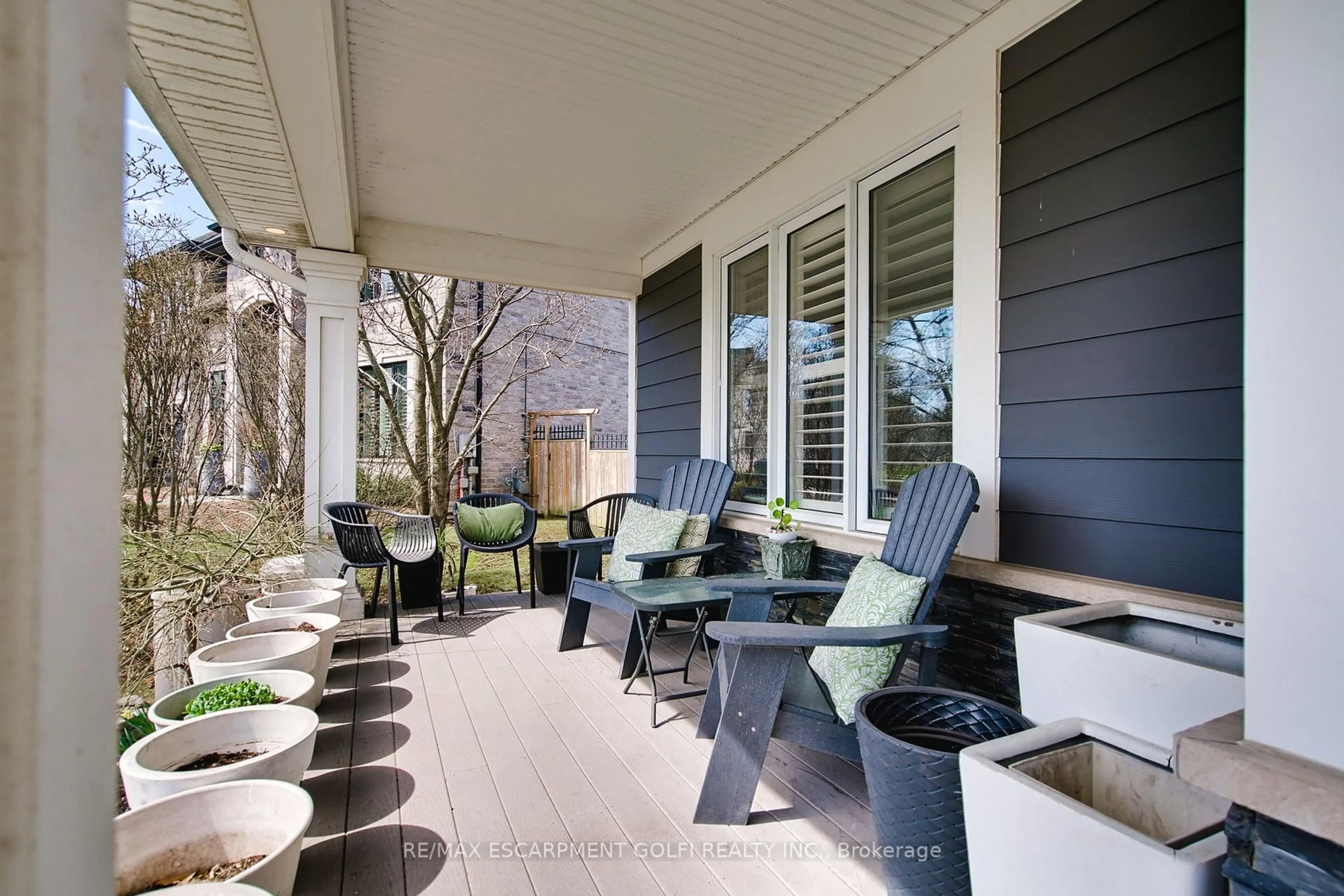 Patio, street for 106 CUMMING Crt, Hamilton Ontario L9G 1V3
