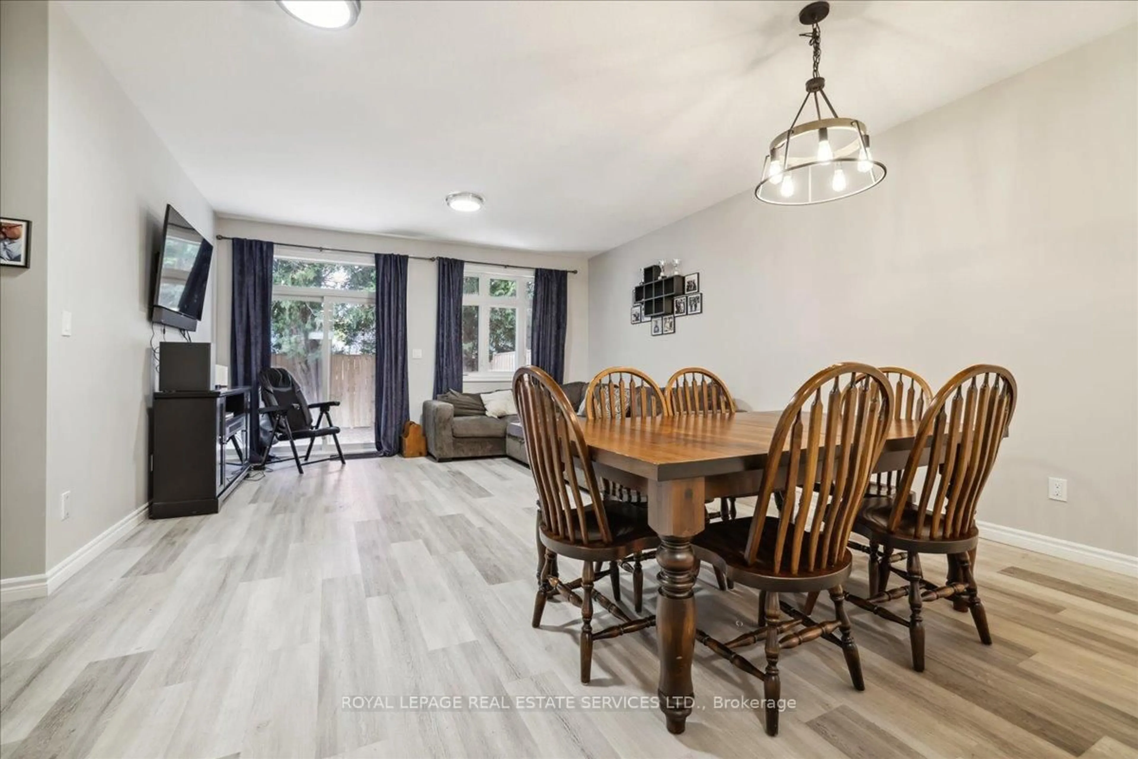 Dining room, wood/laminate floor for 44 Main St #6, East Zorra-Tavistock Ontario N0J 1M0