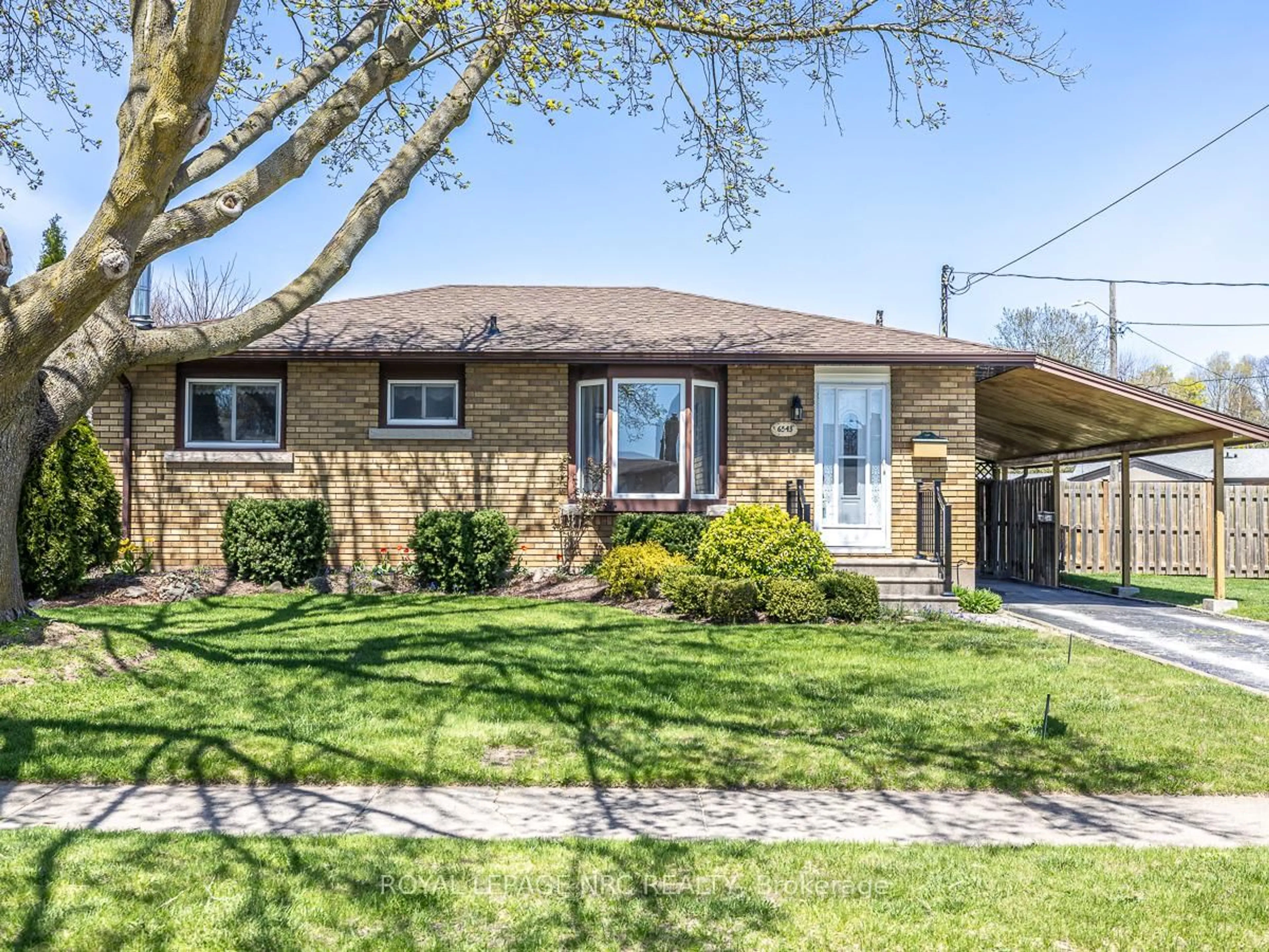 Home with brick exterior material, street for 6543 Doreen Dr, Niagara Falls Ontario L2E 5K6